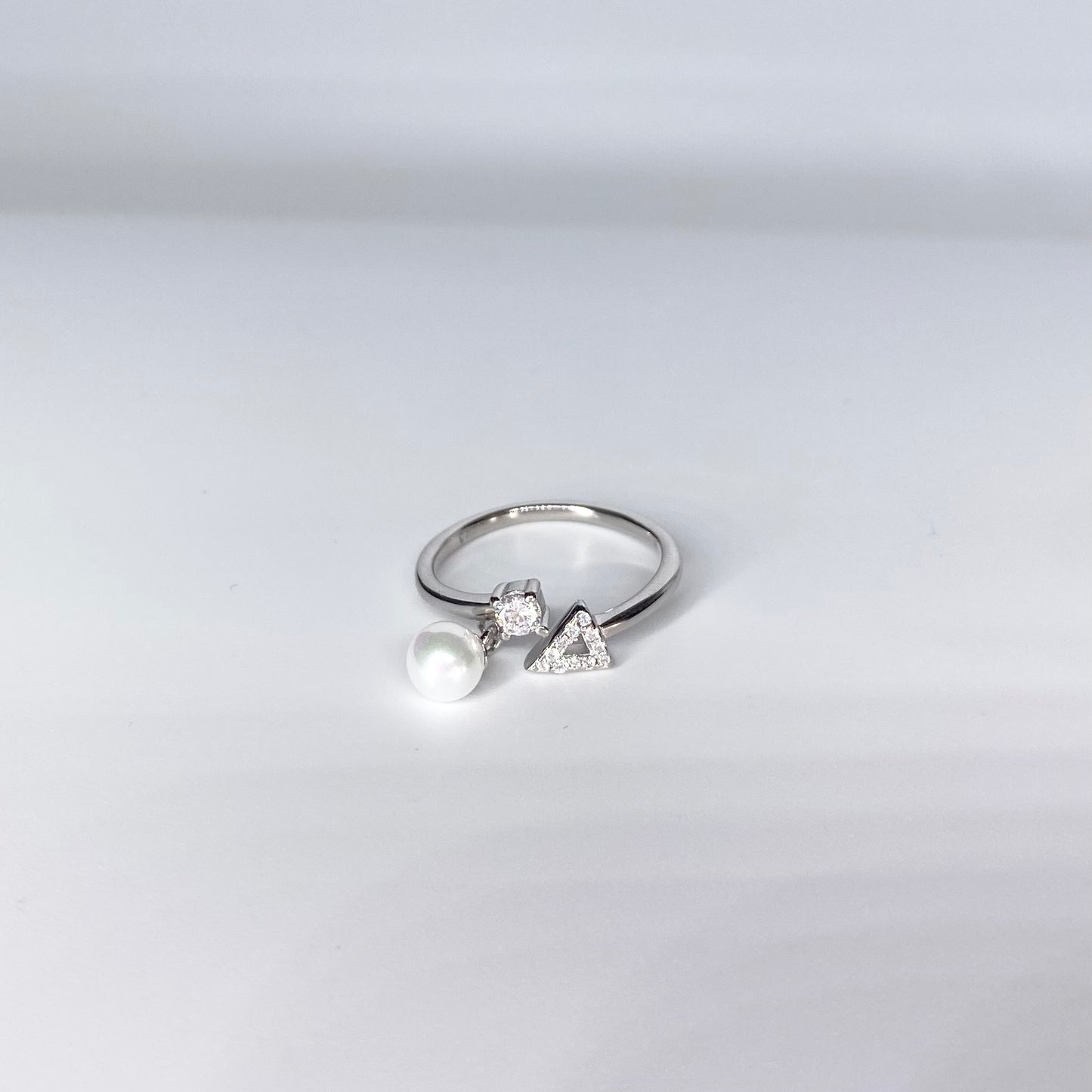 Inel perla atarnatoare si triunghi zirconii Bijuterii din argint Bijuterii din aur Cercei Bratari Pandantive Coliere Bijuterii de lux Bijuterii pentru ocazii speciale Cadouri bijuterii Bijuterii pentru nunti Bijuterii pentru femei
Bijuterii din pietre semipretioase Accesorii bijuterii Reduceri bijuterii
Bijuterii femei Bijuterii argint925 Inel argint Inel cu perle Bijuterii mireasa
Bijuterii moderne Inele logodna Accesorii femei Outfit Cadou 1 Martie Cadou ziua indragostitilor Idei Cadouri Valentine's Day