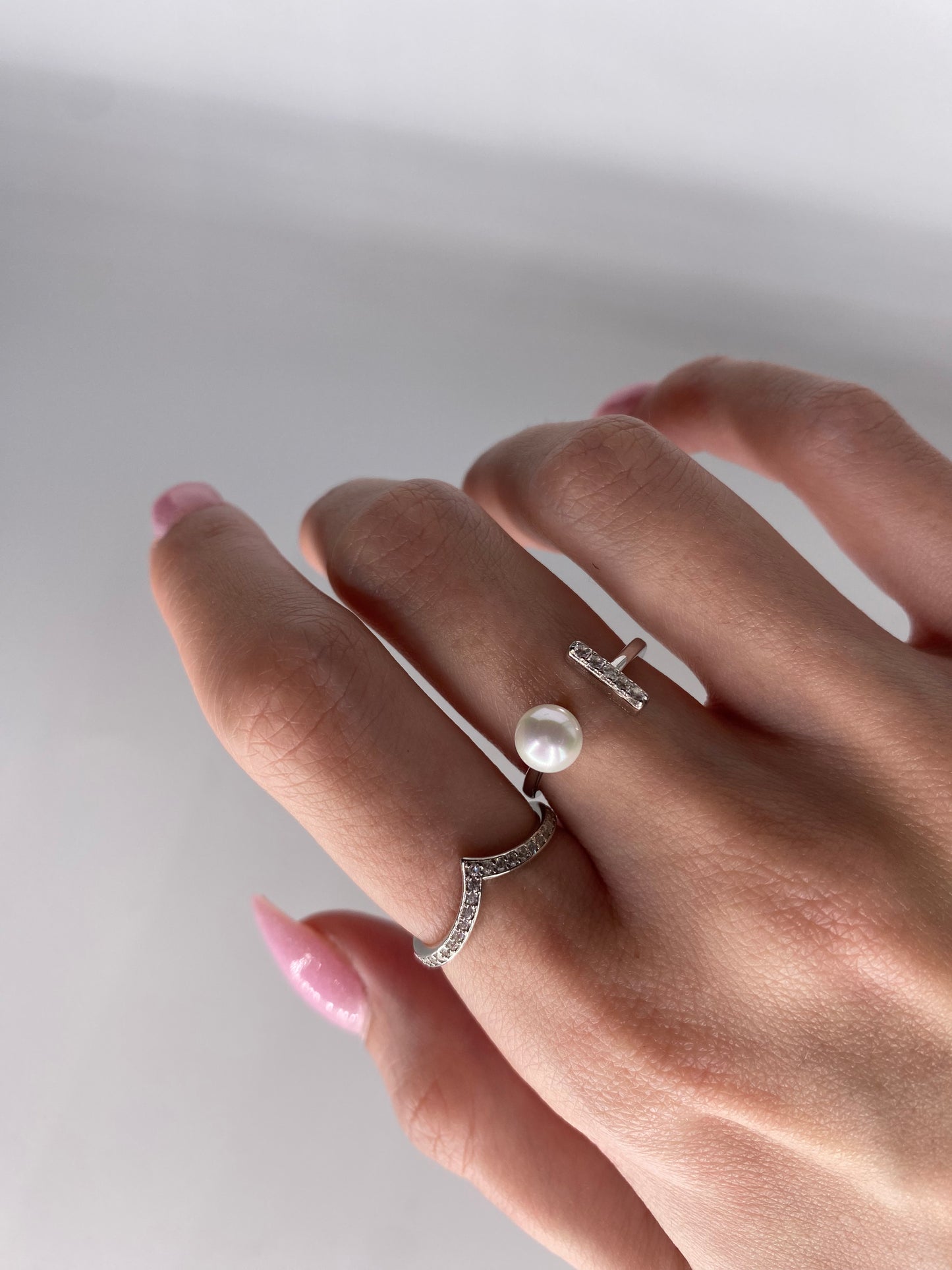 Inel perla si bara zirconii reglabil Bijuterii din argint Bijuterii din aur Cercei Bratari Pandantive Coliere Bijuterii de lux Bijuterii pentru ocazii speciale Cadouri bijuterii Bijuterii pentru nunti Bijuterii pentru femei
Bijuterii din pietre semipretioase Accesorii bijuterii Reduceri bijuterii
Bijuterii femei Bijuterii argint925 Inel argint Inel cu perle Bijuterii mireasa
Bijuterii moderne Inele logodna Accesorii femei Outfit Cadou 1 Martie Cadou ziua indragostitilor Idei Cadouri Valentine’s Day