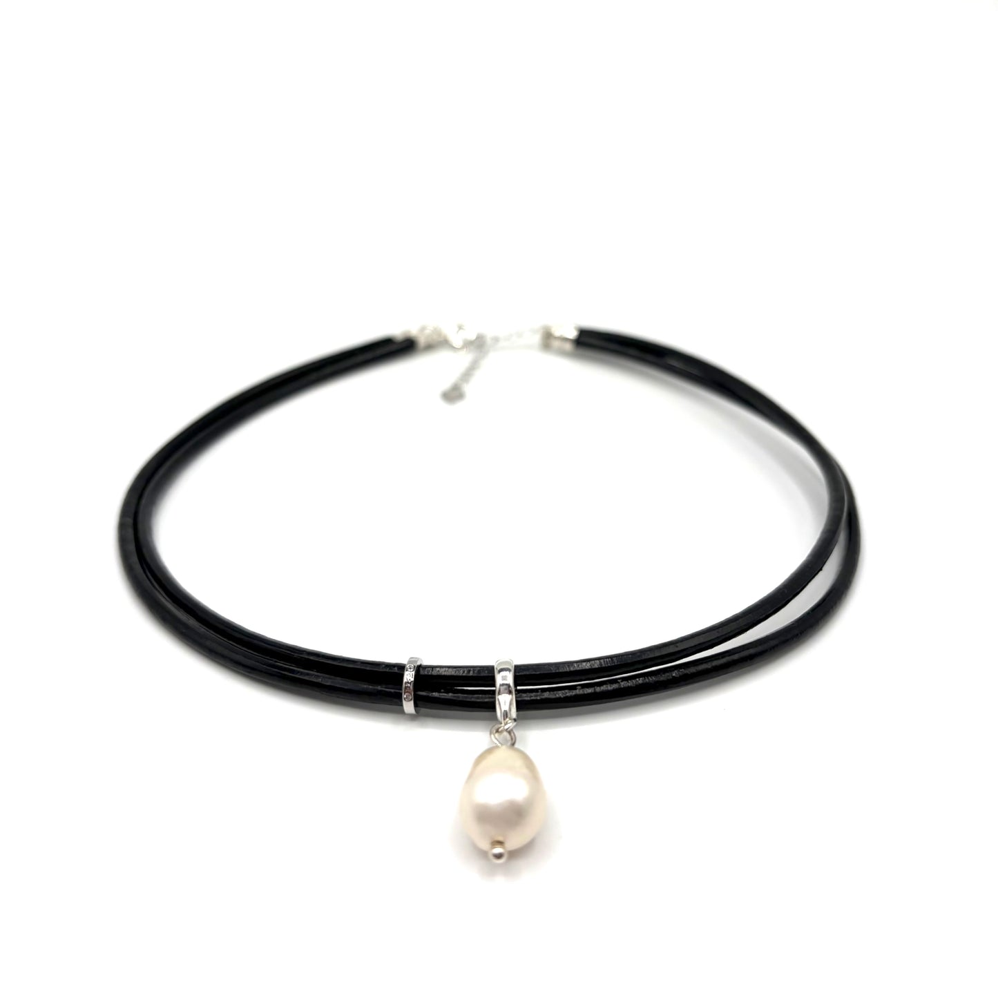 Pearl Leather Choker