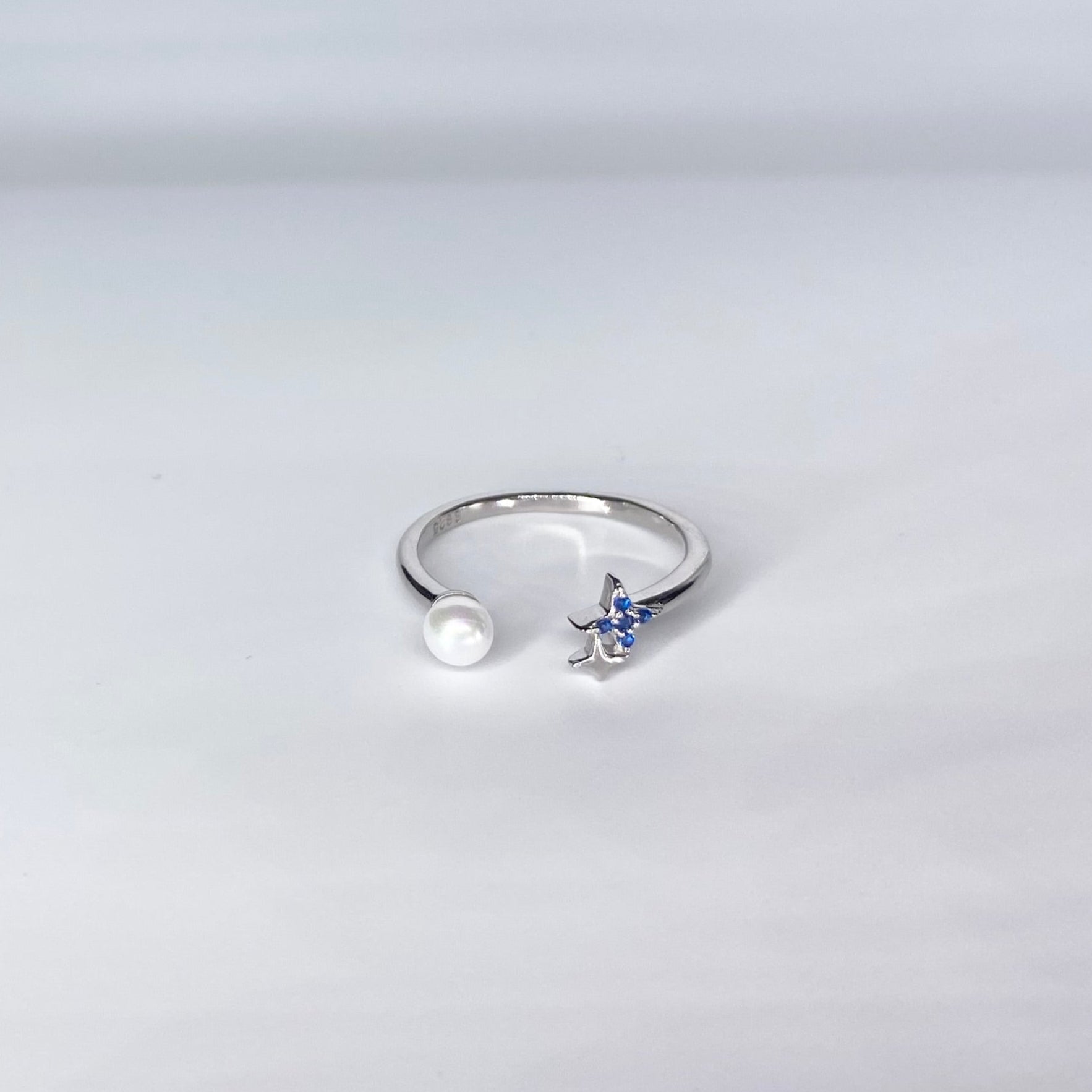 Inel perla si stelute albastre reglabil Bijuterii din argint Bijuterii din aur Cercei Bratari Pandantive Coliere Bijuterii de lux Bijuterii pentru ocazii speciale Cadouri bijuterii Bijuterii pentru nunti Bijuterii pentru femei
Bijuterii din pietre semipretioase Accesorii bijuterii Reduceri bijuterii
Bijuterii femei  Bijuterii argint925 Inel argint Inel cu perle Bijuterii mireasa
Bijuterii moderne Inele logodna Accesorii femei Outfit Cadou 1 Martie Cadou ziua indragostitilor Idei Cadouri Valentine’s Day 