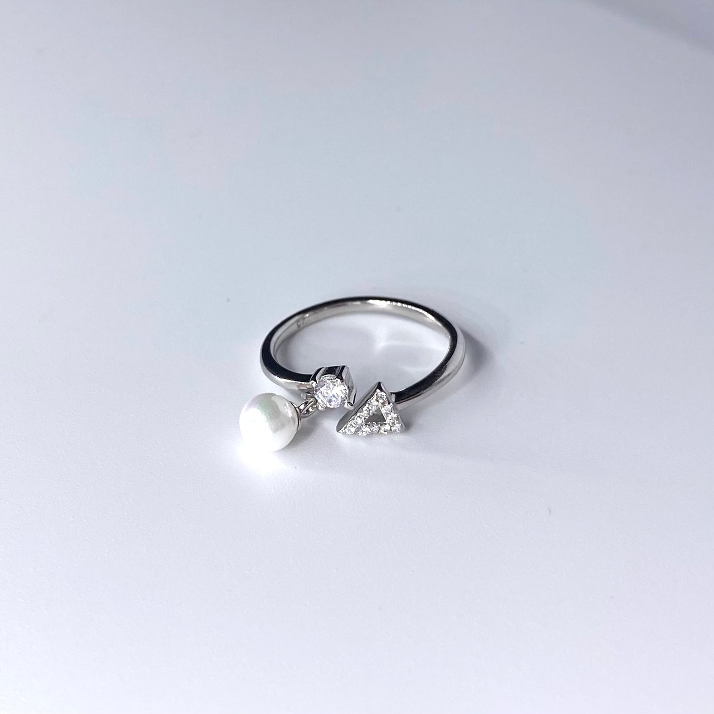 Inel perla atarnatoare si triunghi zirconii Bijuterii din argint Bijuterii din aur Cercei Bratari Pandantive Coliere Bijuterii de lux Bijuterii pentru ocazii speciale Cadouri bijuterii Bijuterii pentru nunti Bijuterii pentru femei
Bijuterii din pietre semipretioase Accesorii bijuterii Reduceri bijuterii
Bijuterii femei  Bijuterii argint925 Inel argint Inel cu perle Bijuterii mireasa
Bijuterii moderne Inele logodna Accesorii femei Outfit Cadou 1 Martie Cadou ziua indragostitilor Idei Cadouri Valentine's Day