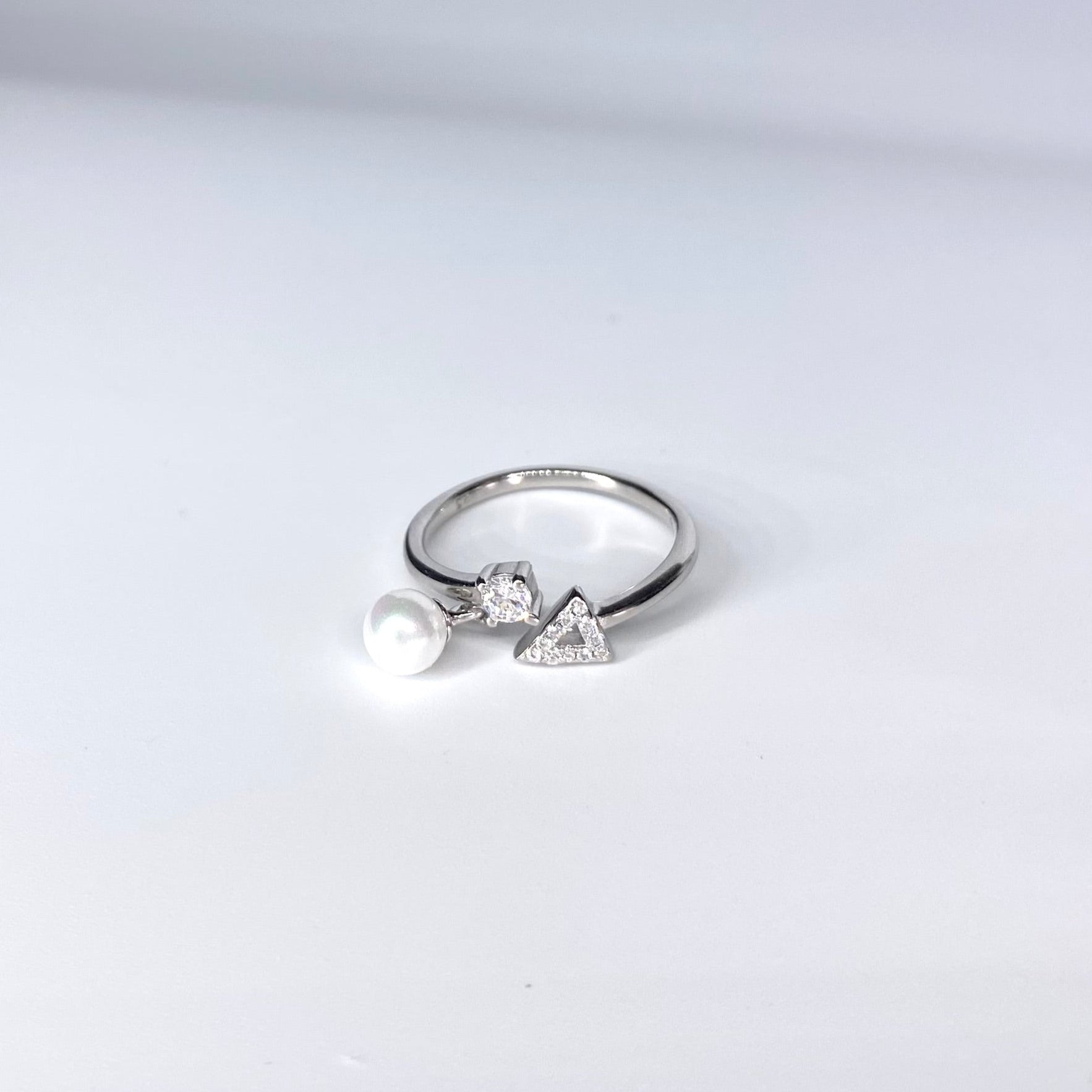 Inel perla atarnatoare si triunghi zirconii Bijuterii din argint Bijuterii din aur Cercei Bratari Pandantive Coliere Bijuterii de lux Bijuterii pentru ocazii speciale Cadouri bijuterii Bijuterii pentru nunti Bijuterii pentru femei
Bijuterii din pietre semipretioase Accesorii bijuterii Reduceri bijuterii
Bijuterii femei  Bijuterii argint925 Inel argint Inel cu perle Bijuterii mireasa
Bijuterii moderne Inele logodna Accesorii femei Outfit Cadou 1 Martie Cadou ziua indragostitilor Idei Cadouri Valentine's Day