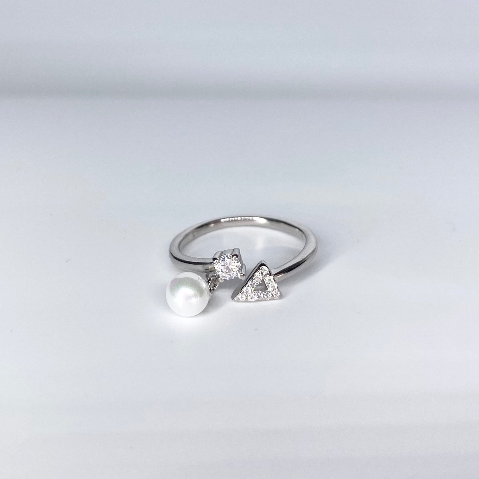 Inel perla atarnatoare si triunghi zirconii Bijuterii din argint Bijuterii din aur Cercei Bratari Pandantive Coliere Bijuterii de lux Bijuterii pentru ocazii speciale Cadouri bijuterii Bijuterii pentru nunti Bijuterii pentru femei
Bijuterii din pietre semipretioase Accesorii bijuterii Reduceri bijuterii
Bijuterii femei  Bijuterii argint925 Inel argint Inel cu perle Bijuterii mireasa
Bijuterii moderne Inele logodna Accesorii femei Outfit Cadou 1 Martie Cadou ziua indragostitilor Idei Cadouri Valentine's Day