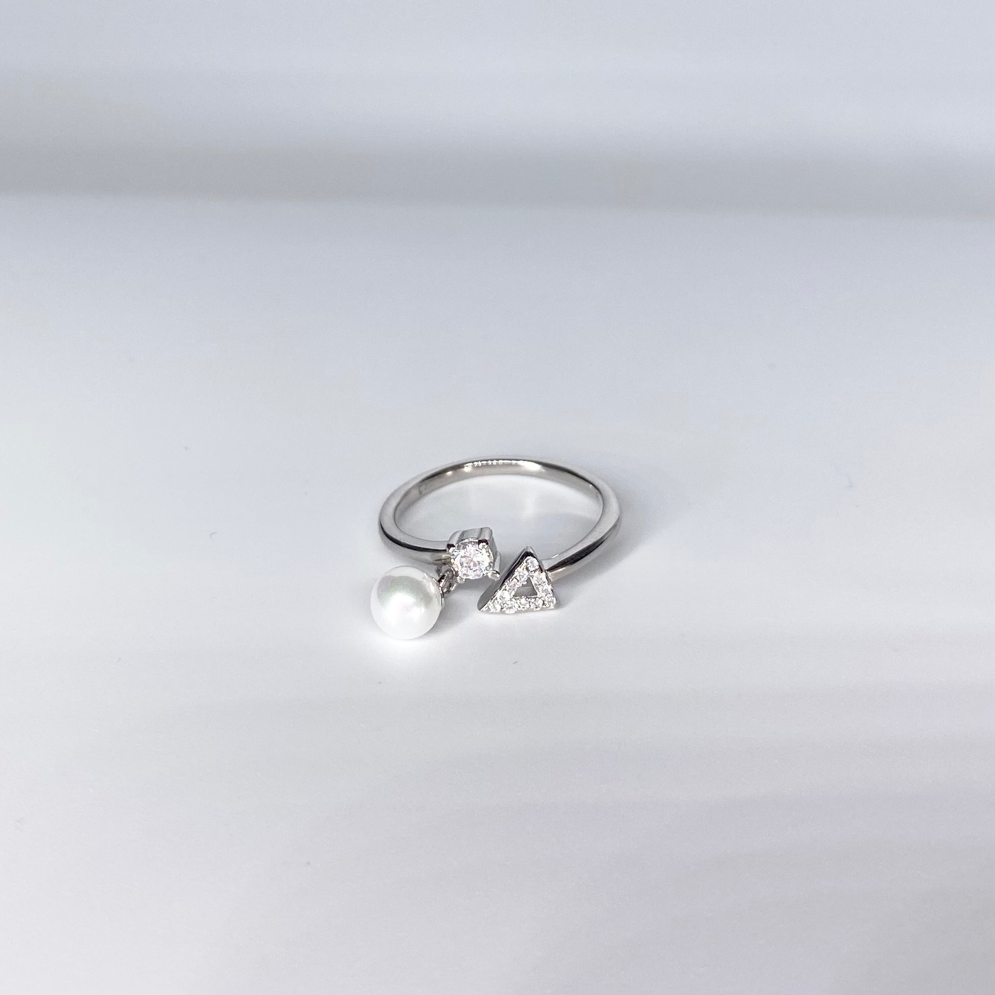 Inel perla atarnatoare si triunghi zirconii Bijuterii din argint Bijuterii din aur Cercei Bratari Pandantive Coliere Bijuterii de lux Bijuterii pentru ocazii speciale Cadouri bijuterii Bijuterii pentru nunti Bijuterii pentru femei
Bijuterii din pietre semipretioase Accesorii bijuterii Reduceri bijuterii
Bijuterii femei  Bijuterii argint925 Inel argint Inel cu perle Bijuterii mireasa
Bijuterii moderne Inele logodna Accesorii femei Outfit Cadou 1 Martie Cadou ziua indragostitilor Idei Cadouri Valentine's Day