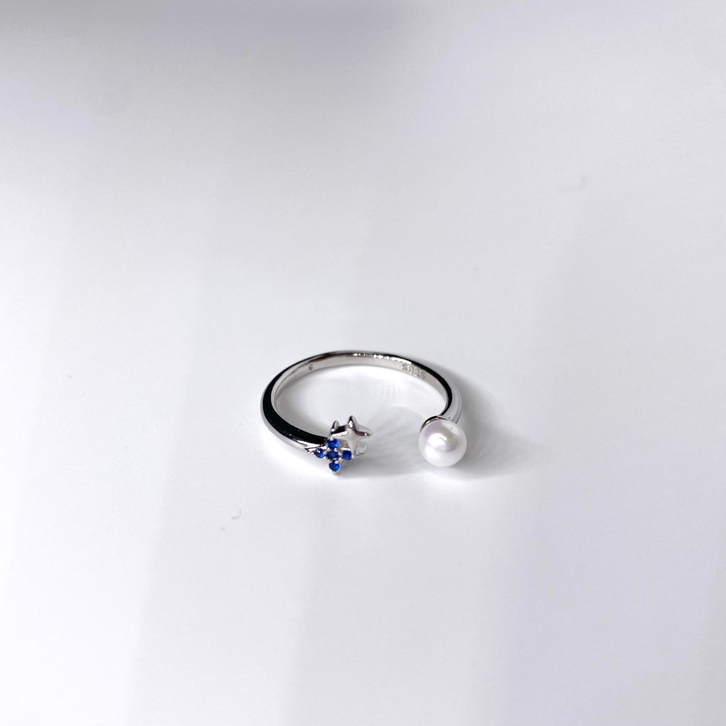 Inel perla si stelute albastre reglabil Bijuterii din argint Bijuterii din aur Cercei Bratari Pandantive Coliere Bijuterii de lux Bijuterii pentru ocazii speciale Cadouri bijuterii Bijuterii pentru nunti Bijuterii pentru femei
Bijuterii din pietre semipretioase Accesorii bijuterii Reduceri bijuterii
Bijuterii femei  Bijuterii argint925 Inel argint Inel cu perle Bijuterii mireasa
Bijuterii moderne Inele logodna Accesorii femei Outfit Cadou 1 Martie Cadou ziua indragostitilor Idei Cadouri Valentine’s Day 