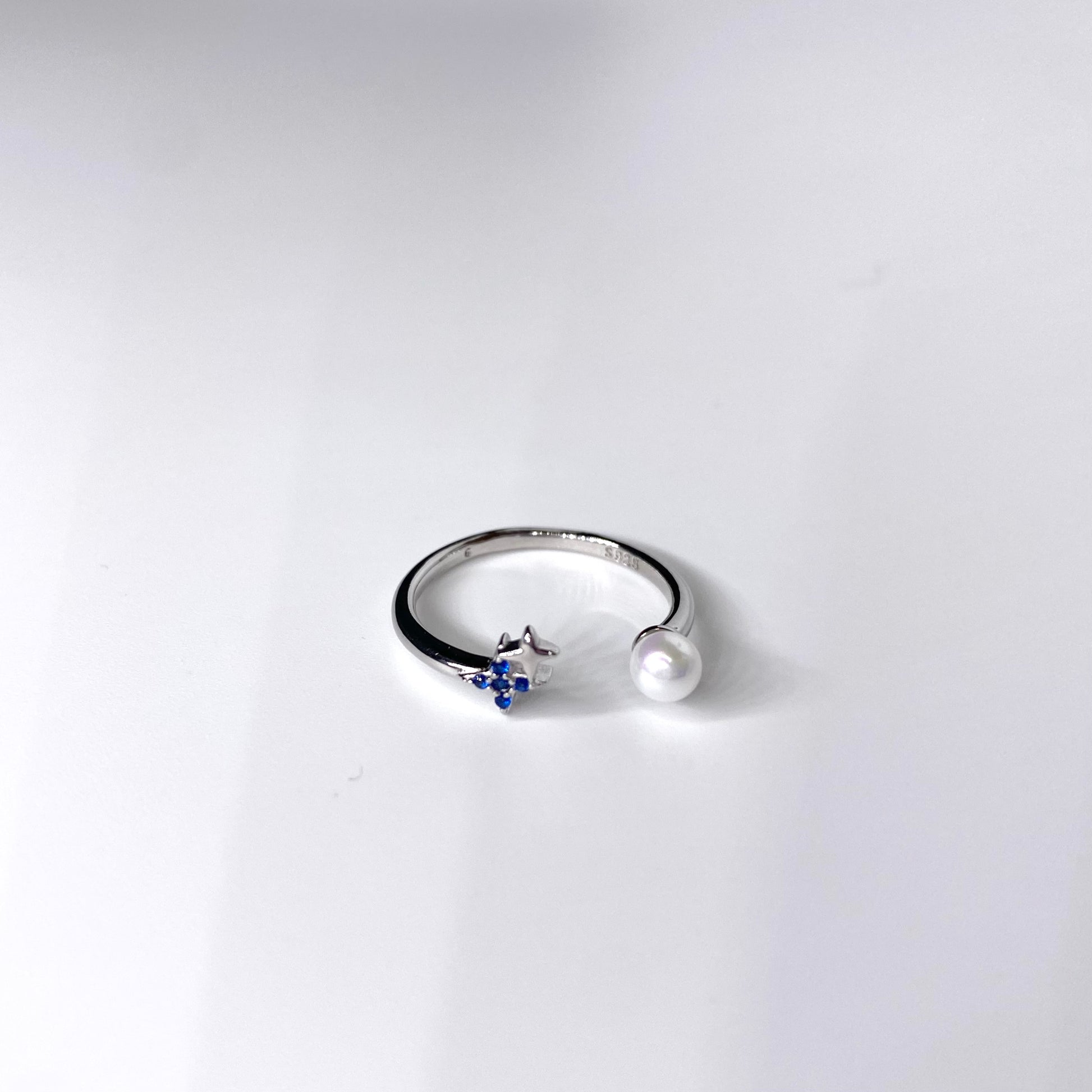 Inel perla si stelute albastre reglabil Bijuterii din argint Bijuterii din aur Cercei Bratari Pandantive Coliere Bijuterii de lux Bijuterii pentru ocazii speciale Cadouri bijuterii Bijuterii pentru nunti Bijuterii pentru femei
Bijuterii din pietre semipretioase Accesorii bijuterii Reduceri bijuterii
Bijuterii femei  Bijuterii argint925 Inel argint Inel cu perle Bijuterii mireasa
Bijuterii moderne Inele logodna Accesorii femei Outfit Cadou 1 Martie Cadou ziua indragostitilor Idei Cadouri Valentine’s Day 