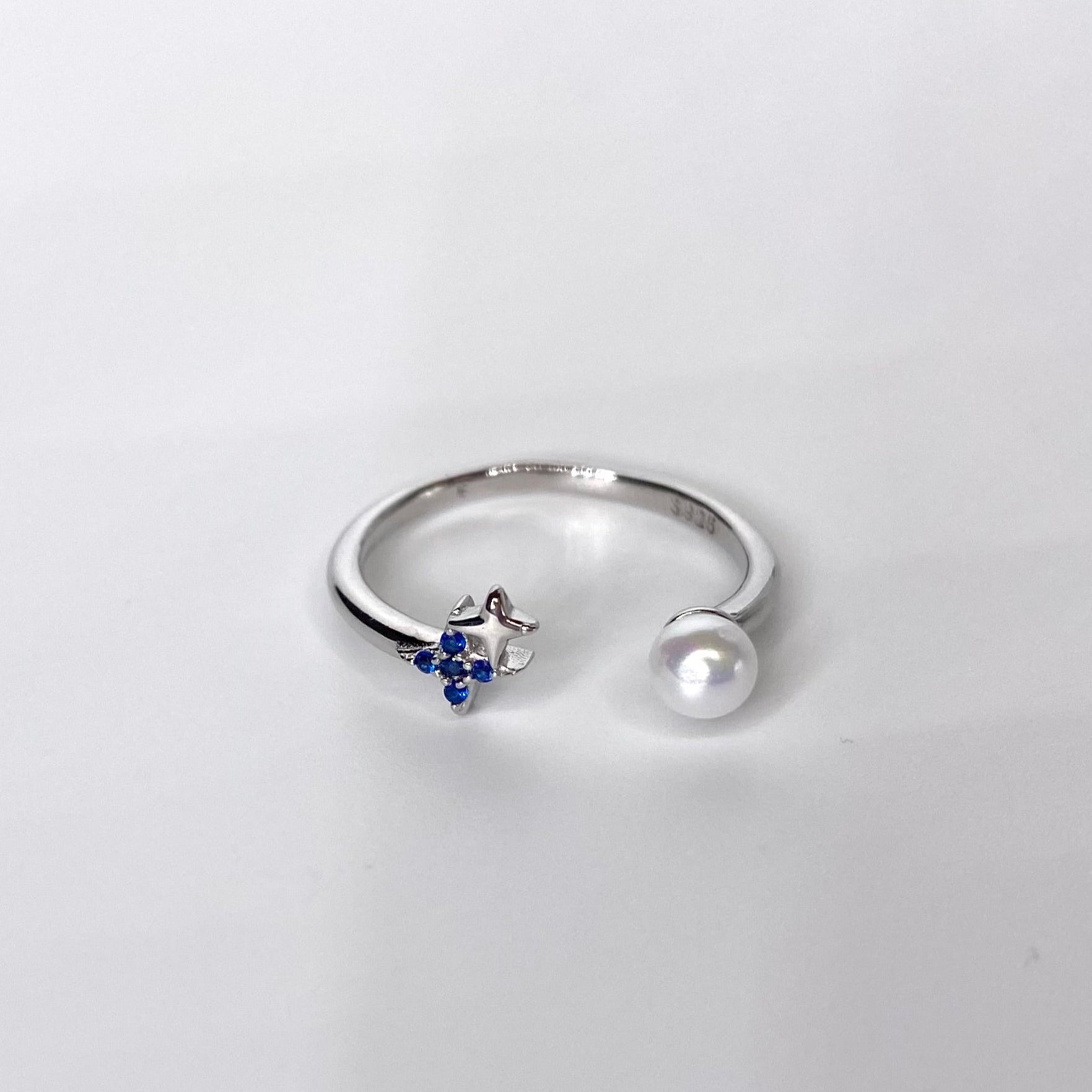 Inel perla si stelute albastre reglabil Bijuterii din argint Bijuterii din aur Cercei Bratari Pandantive Coliere Bijuterii de lux Bijuterii pentru ocazii speciale Cadouri bijuterii Bijuterii pentru nunti Bijuterii pentru femei
Bijuterii din pietre semipretioase Accesorii bijuterii Reduceri bijuterii
Bijuterii femei  Bijuterii argint925 Inel argint Inel cu perle Bijuterii mireasa
Bijuterii moderne Inele logodna Accesorii femei Outfit Cadou 1 Martie Cadou ziua indragostitilor Idei Cadouri Valentine’s Day 