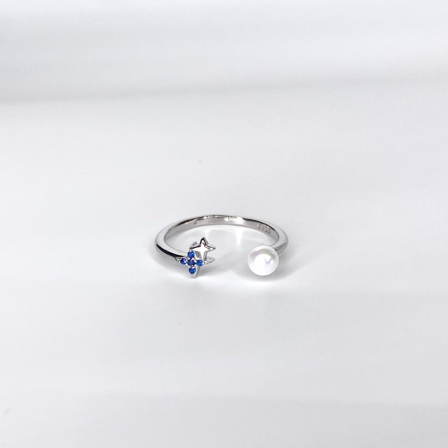 Inel perla si stelute albastre reglabil Bijuterii din argint Bijuterii din aur Cercei Bratari Pandantive Coliere Bijuterii de lux Bijuterii pentru ocazii speciale Cadouri bijuterii Bijuterii pentru nunti Bijuterii pentru femei
Bijuterii din pietre semipretioase Accesorii bijuterii Reduceri bijuterii
Bijuterii femei  Bijuterii argint925 Inel argint Inel cu perle Bijuterii mireasa
Bijuterii moderne Inele logodna Accesorii femei Outfit Cadou 1 Martie Cadou ziua indragostitilor Idei Cadouri Valentine’s Day 