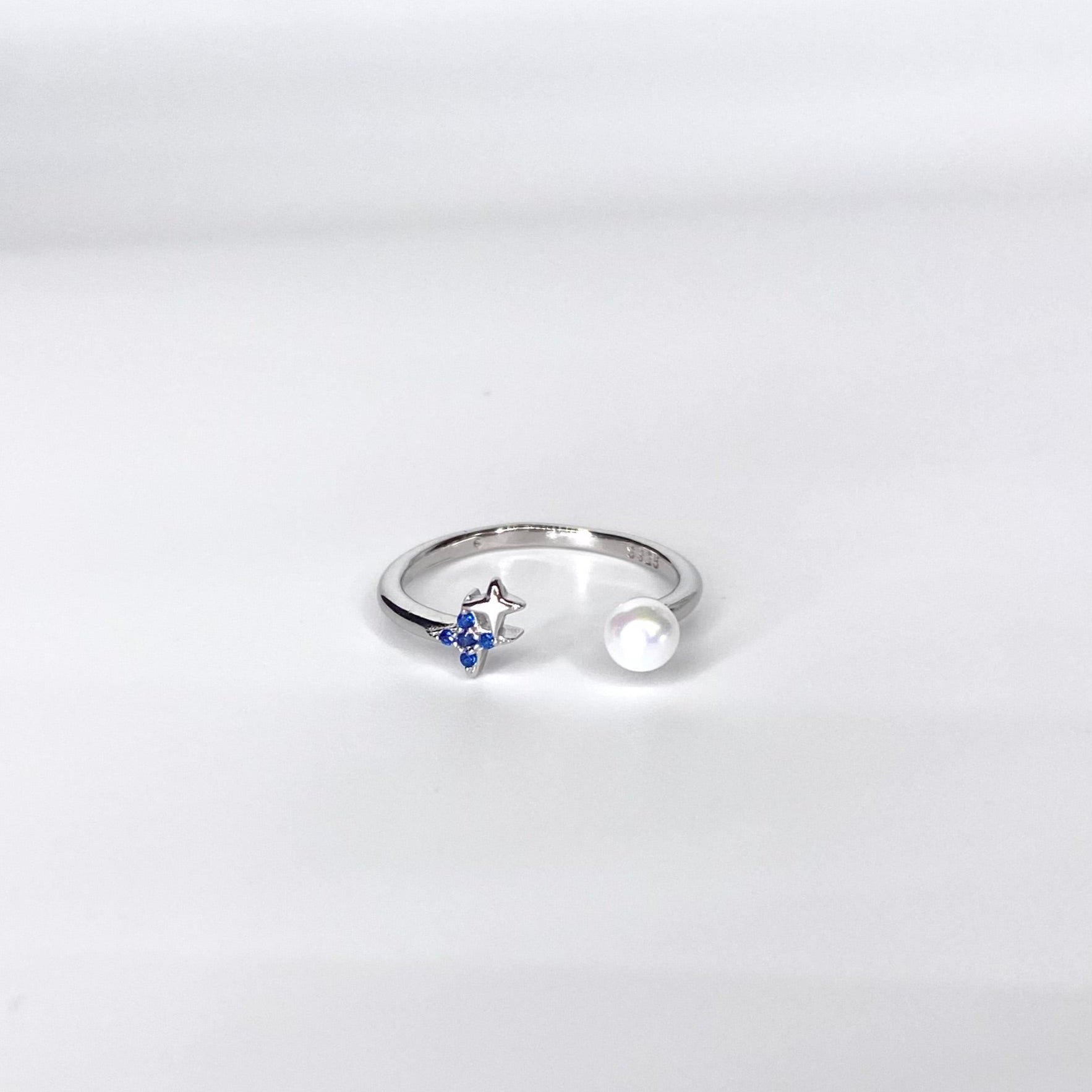 Inel perla si stelute albastre reglabil Bijuterii din argint Bijuterii din aur Cercei Bratari Pandantive Coliere Bijuterii de lux Bijuterii pentru ocazii speciale Cadouri bijuterii Bijuterii pentru nunti Bijuterii pentru femei
Bijuterii din pietre semipretioase Accesorii bijuterii Reduceri bijuterii
Bijuterii femei  Bijuterii argint925 Inel argint Inel cu perle Bijuterii mireasa
Bijuterii moderne Inele logodna Accesorii femei Outfit Cadou 1 Martie Cadou ziua indragostitilor Idei Cadouri Valentine’s Day 