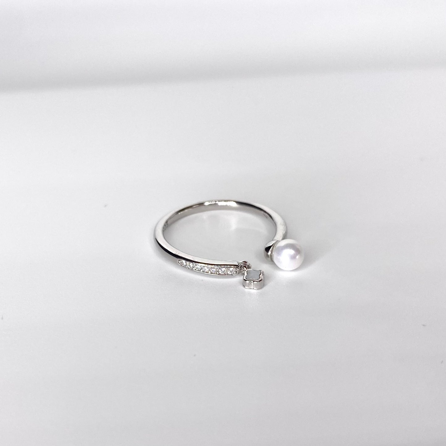 Inel perla si trifoi atarnat reglabil Bijuterii din argint Bijuterii din aur Cercei Bratari Pandantive Coliere Bijuterii de lux Bijuterii pentru ocazii speciale Cadouri bijuterii Bijuterii pentru nunti Bijuterii pentru femei
Bijuterii din pietre semipretioase Accesorii bijuterii Reduceri bijuterii
Bijuterii femei  Bijuterii argint925 Inel argint Inel cu perle Bijuterii mireasa
Bijuterii moderne Inele logodna Accesorii femei Outfit Cadou 1 Martie Cadou ziua indragostitilor Idei Cadouri Valentine’s Day 