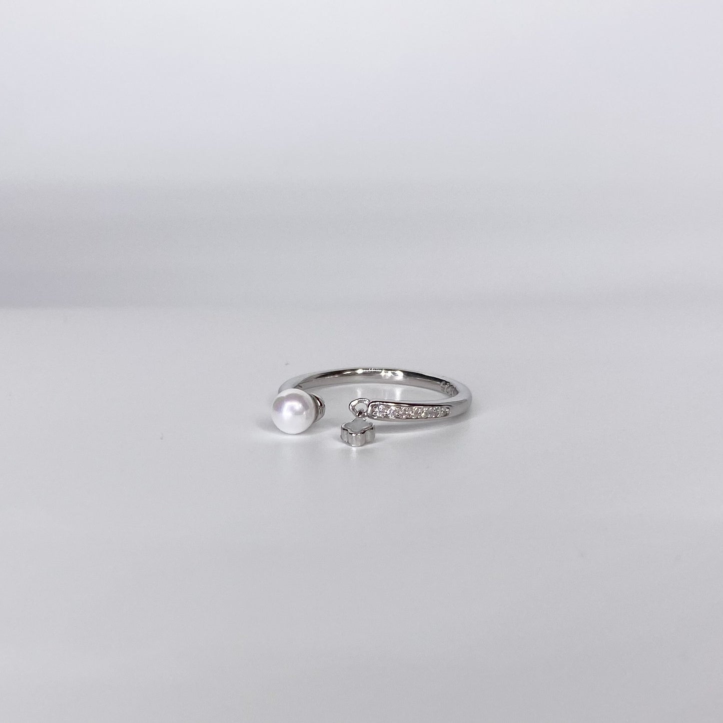 Inel perla si trifoi atarnat reglabil Bijuterii din argint Bijuterii din aur Cercei Bratari Pandantive Coliere Bijuterii de lux Bijuterii pentru ocazii speciale Cadouri bijuterii Bijuterii pentru nunti Bijuterii pentru femei
Bijuterii din pietre semipretioase Accesorii bijuterii Reduceri bijuterii
Bijuterii femei  Bijuterii argint925 Inel argint Inel cu perle Bijuterii mireasa
Bijuterii moderne Inele logodna Accesorii femei Outfit Cadou 1 Martie Cadou ziua indragostitilor Idei Cadouri Valentine’s Day 