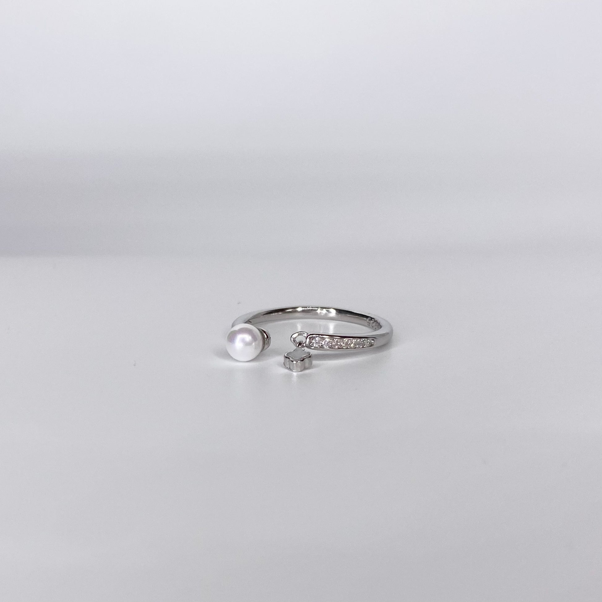 Inel perla si trifoi atarnat reglabil Bijuterii din argint Bijuterii din aur Cercei Bratari Pandantive Coliere Bijuterii de lux Bijuterii pentru ocazii speciale Cadouri bijuterii Bijuterii pentru nunti Bijuterii pentru femei
Bijuterii din pietre semipretioase Accesorii bijuterii Reduceri bijuterii
Bijuterii femei  Bijuterii argint925 Inel argint Inel cu perle Bijuterii mireasa
Bijuterii moderne Inele logodna Accesorii femei Outfit Cadou 1 Martie Cadou ziua indragostitilor Idei Cadouri Valentine’s Day 