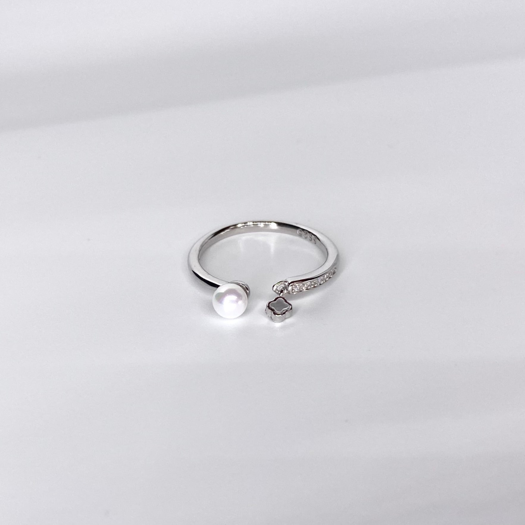 Inel perla si trifoi atarnat reglabil Bijuterii din argint Bijuterii din aur Cercei Bratari Pandantive Coliere Bijuterii de lux Bijuterii pentru ocazii speciale Cadouri bijuterii Bijuterii pentru nunti Bijuterii pentru femei
Bijuterii din pietre semipretioase Accesorii bijuterii Reduceri bijuterii
Bijuterii femei  Bijuterii argint925 Inel argint Inel cu perle Bijuterii mireasa
Bijuterii moderne Inele logodna Accesorii femei Outfit Cadou 1 Martie Cadou ziua indragostitilor Idei Cadouri Valentine’s Day 