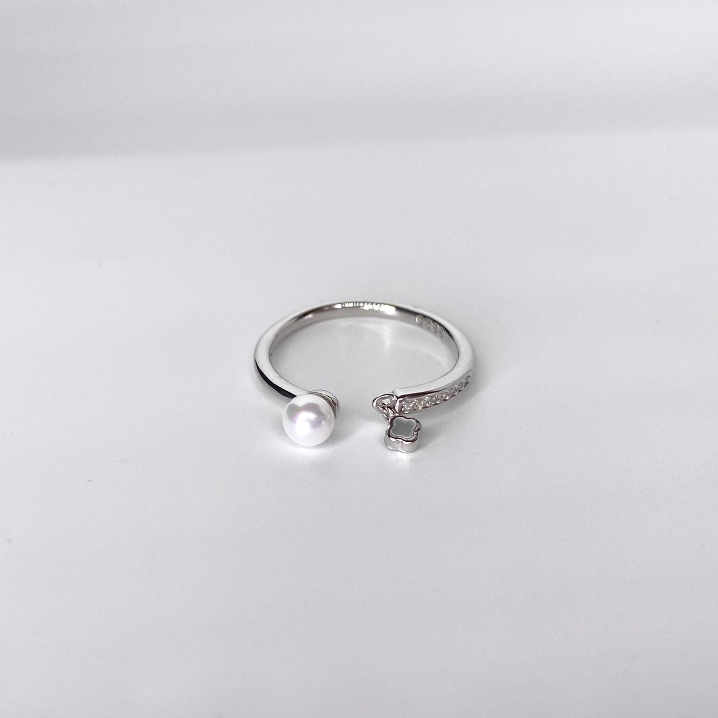 Inel perla si trifoi atarnat reglabil Bijuterii din argint Bijuterii din aur Cercei Bratari Pandantive Coliere Bijuterii de lux Bijuterii pentru ocazii speciale Cadouri bijuterii Bijuterii pentru nunti Bijuterii pentru femei
Bijuterii din pietre semipretioase Accesorii bijuterii Reduceri bijuterii
Bijuterii femei  Bijuterii argint925 Inel argint Inel cu perle Bijuterii mireasa
Bijuterii moderne Inele logodna Accesorii femei Outfit Cadou 1 Martie Cadou ziua indragostitilor Idei Cadouri Valentine’s Day 