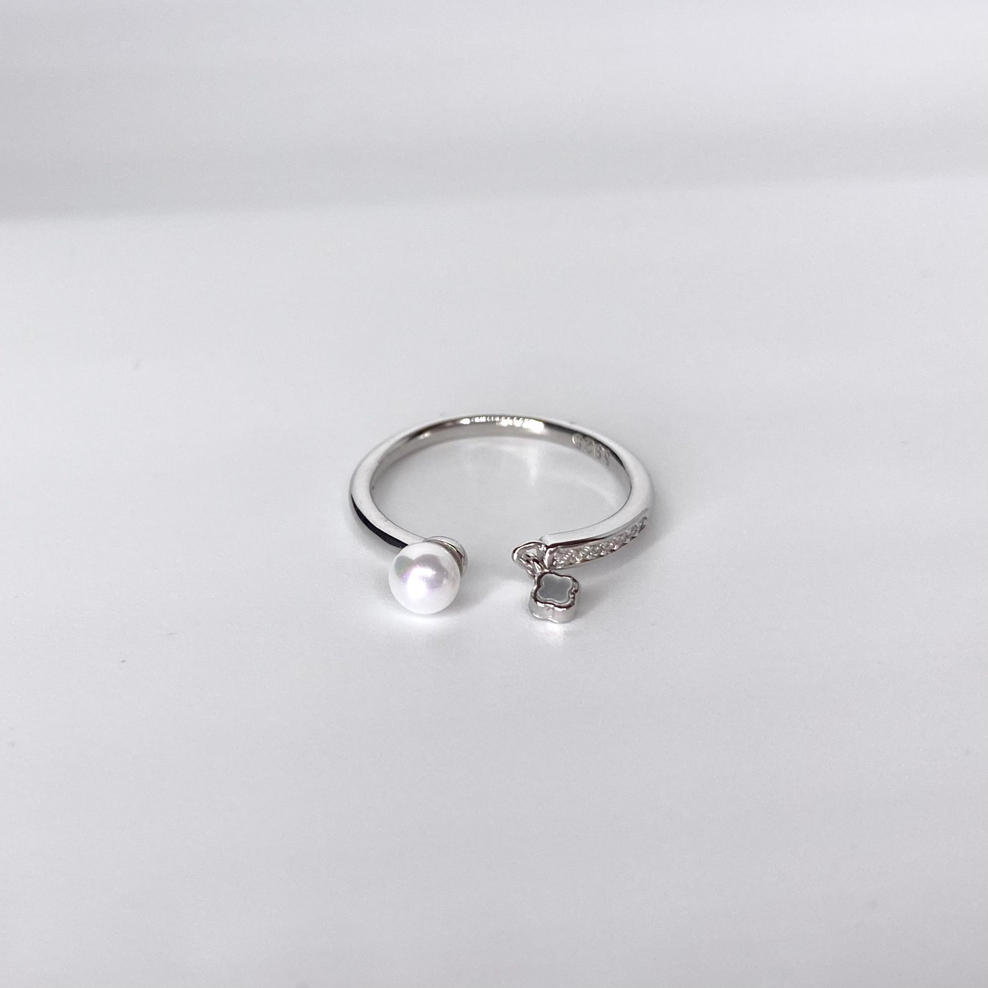 Inel perla si trifoi atarnat reglabil Bijuterii din argint Bijuterii din aur Cercei Bratari Pandantive Coliere Bijuterii de lux Bijuterii pentru ocazii speciale Cadouri bijuterii Bijuterii pentru nunti Bijuterii pentru femei
Bijuterii din pietre semipretioase Accesorii bijuterii Reduceri bijuterii
Bijuterii femei  Bijuterii argint925 Inel argint Inel cu perle Bijuterii mireasa
Bijuterii moderne Inele logodna Accesorii femei Outfit Cadou 1 Martie Cadou ziua indragostitilor Idei Cadouri Valentine’s Day 