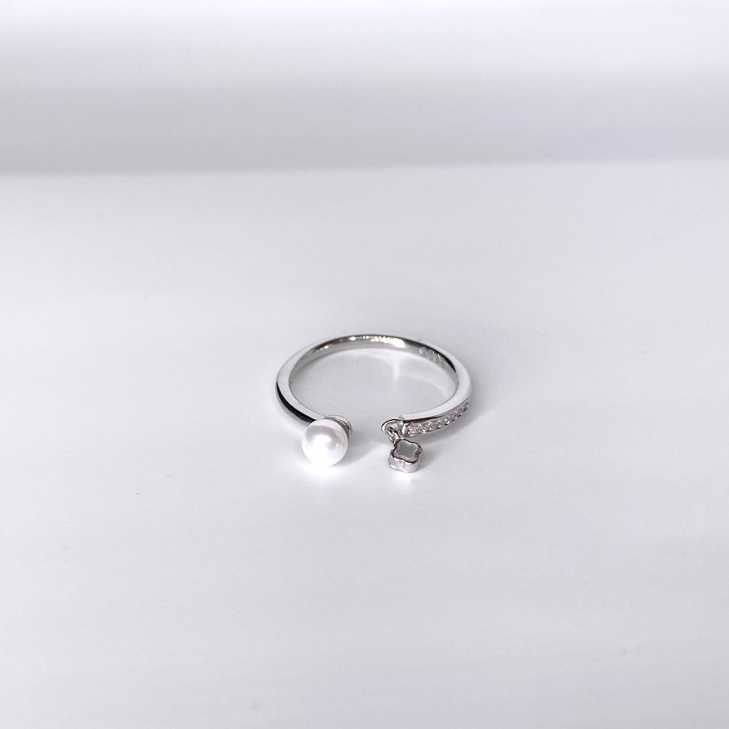 Inel perla si trifoi atarnat reglabil Bijuterii din argint Bijuterii din aur Cercei Bratari Pandantive Coliere Bijuterii de lux Bijuterii pentru ocazii speciale Cadouri bijuterii Bijuterii pentru nunti Bijuterii pentru femei
Bijuterii din pietre semipretioase Accesorii bijuterii Reduceri bijuterii
Bijuterii femei  Bijuterii argint925 Inel argint Inel cu perle Bijuterii mireasa
Bijuterii moderne Inele logodna Accesorii femei Outfit Cadou 1 Martie Cadou ziua indragostitilor Idei Cadouri Valentine’s Day 