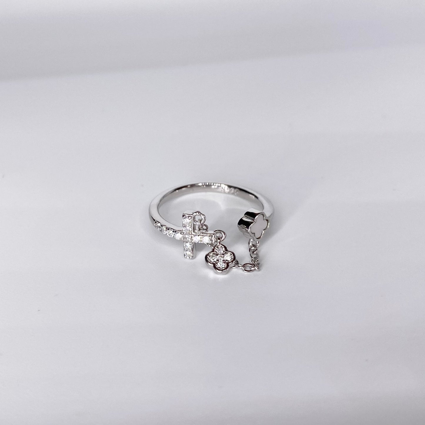 Inel cruce si trifoi zirconii reglabil Bijuterii din argint Bijuterii din aur Cercei Bratari Pandantive Coliere Bijuterii de lux Bijuterii pentru ocazii speciale Cadouri bijuterii Bijuterii pentru nunti Bijuterii pentru femei
Bijuterii din pietre semipretioase Accesorii bijuterii Reduceri bijuterii
Bijuterii femei  Bijuterii argint925 Inel argint Inel cu perle Bijuterii mireasa
Bijuterii moderne Inele logodna Accesorii femei Outfit Cadou 1 Martie Cadou ziua indragostitilor Idei Cadouri Valentine’s Day 