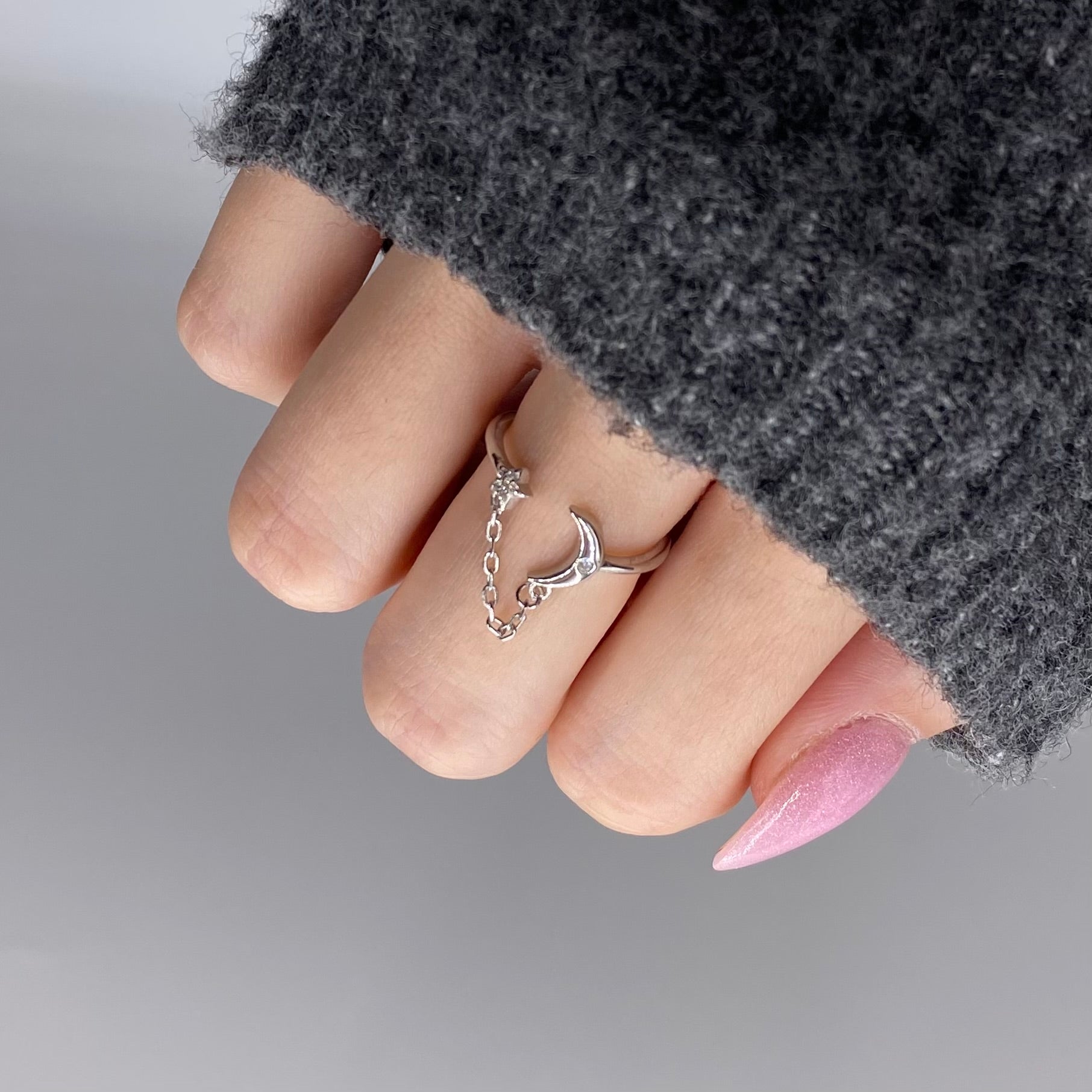 Inel semiluna si stea Bijuterii din argint Bijuterii din aur Cercei Bratari Pandantive Coliere Bijuterii de lux Bijuterii pentru ocazii speciale Cadouri bijuterii Bijuterii pentru nunti Bijuterii pentru femei
Bijuterii din pietre semipretioase Accesorii bijuterii Reduceri bijuterii
Bijuterii femei  Bijuterii argint925 Inel argint Inel cu perle Bijuterii mireasa
Bijuterii moderne Inele logodna Accesorii femei Outfit Cadou 1 Martie Cadou ziua indragostitilor Idei Cadouri Valentine’s Day 