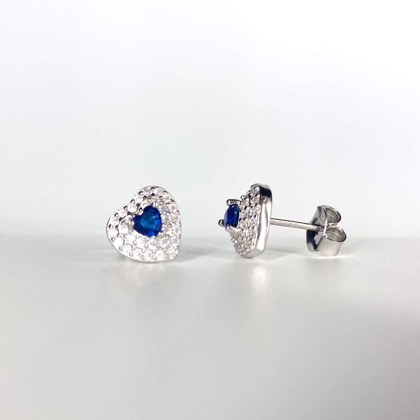 Cercei inima zirconii si piatra albastra Bijuterii din argint Bijuterii din aur Cercei Bratari Pandantive Coliere Bijuterii de lux Bijuterii pentru ocazii speciale Cadouri bijuterii Bijuterii pentru nunti Bijuterii pentru femei
Bijuterii din pietre semipretioase Accesorii bijuterii Reduceri bijuterii
Bijuterii femei  Bijuterii argint925 Inel argint Inel cu perle Bijuterii mireasa
Bijuterii moderne Inele logodna Accesorii femei Outfit Cadou 1 Martie Cadou ziua indragostitilor Idei Cadouri Valentine’s Day 