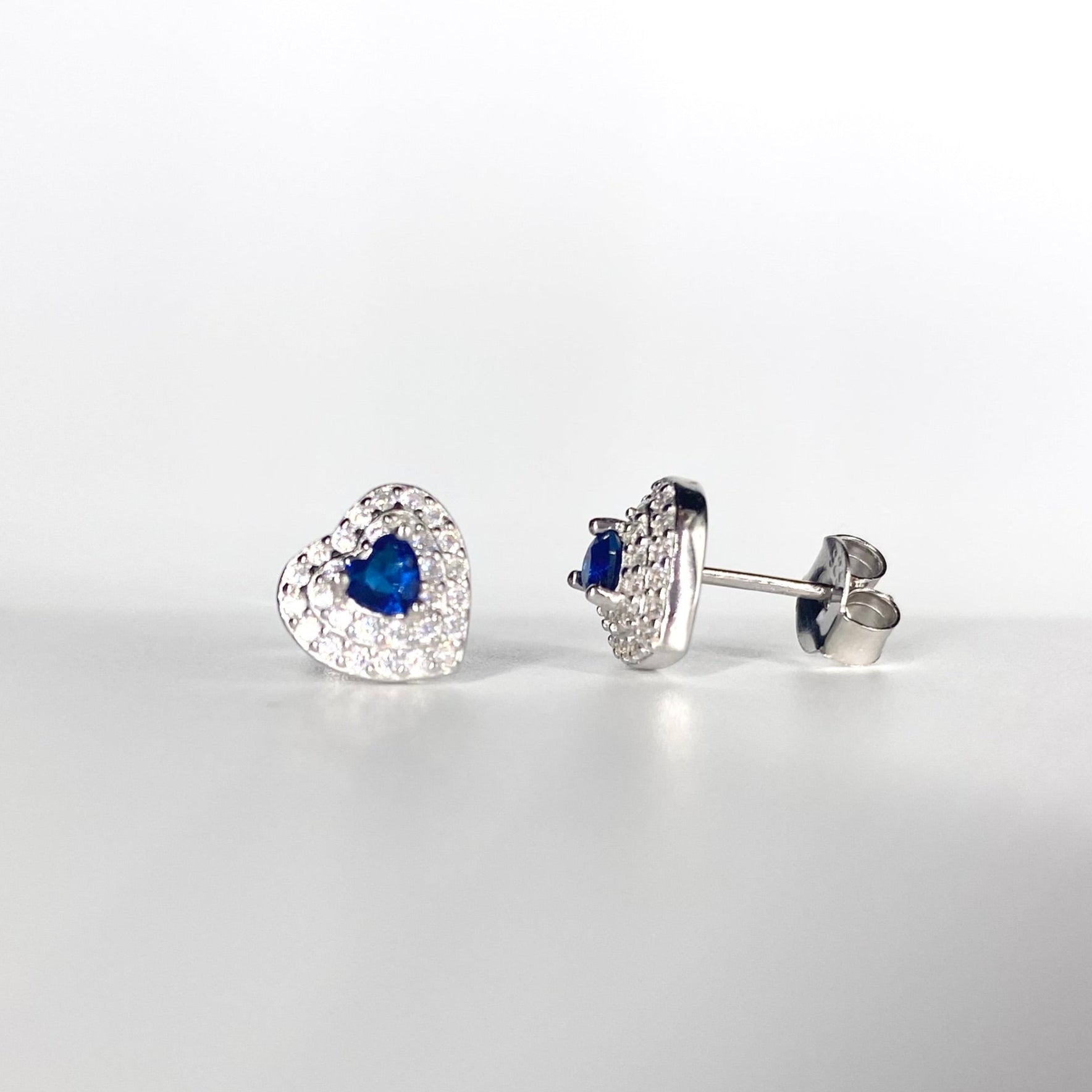 Cercei inima zirconii si piatra albastra Bijuterii din argint Bijuterii din aur Cercei Bratari Pandantive Coliere Bijuterii de lux Bijuterii pentru ocazii speciale Cadouri bijuterii Bijuterii pentru nunti Bijuterii pentru femei
Bijuterii din pietre semipretioase Accesorii bijuterii Reduceri bijuterii
Bijuterii femei  Bijuterii argint925 Inel argint Inel cu perle Bijuterii mireasa
Bijuterii moderne Inele logodna Accesorii femei Outfit Cadou 1 Martie Cadou ziua indragostitilor Idei Cadouri Valentine’s Day 