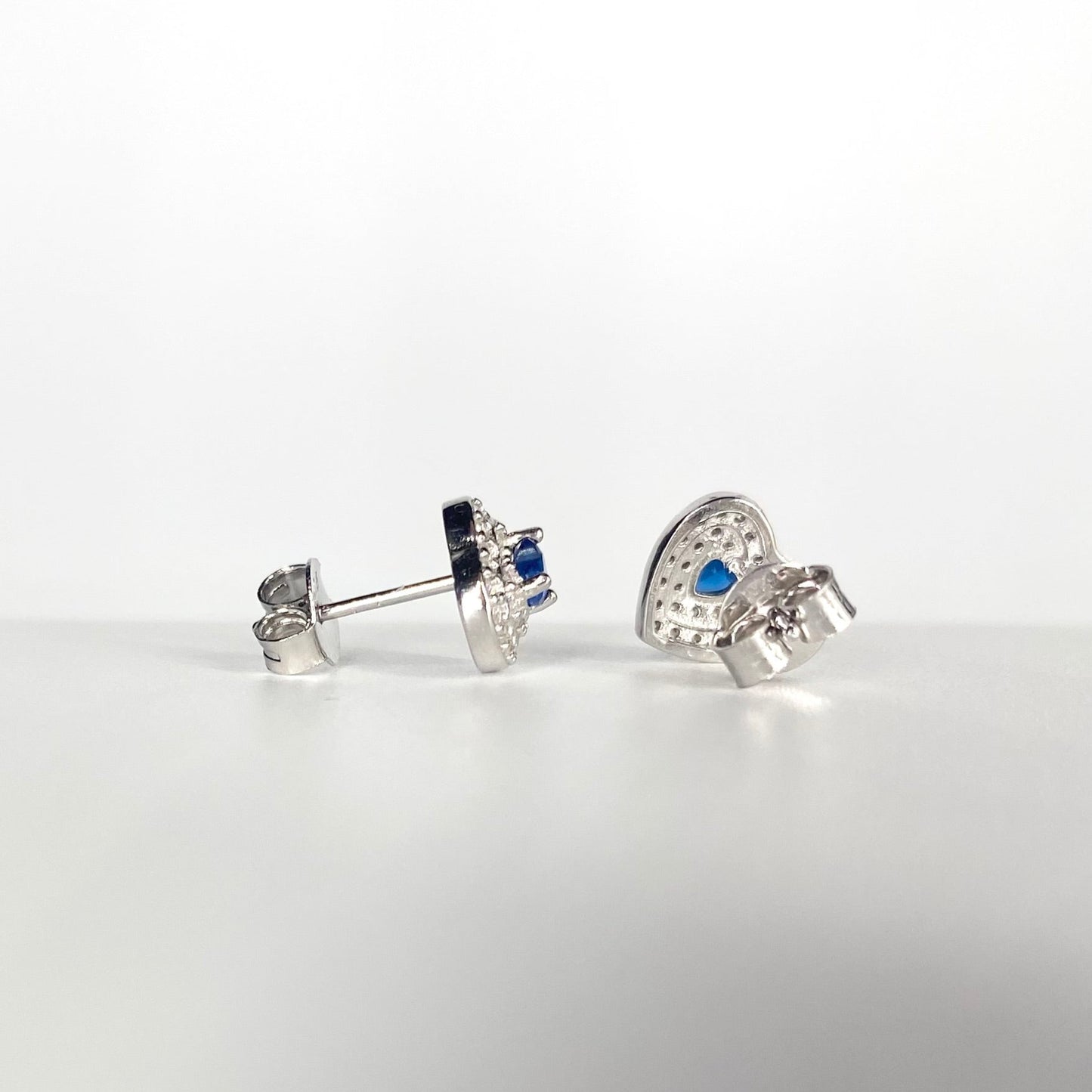 Cercei inima zirconii si piatra albastra Bijuterii din argint Bijuterii din aur Cercei Bratari Pandantive Coliere Bijuterii de lux Bijuterii pentru ocazii speciale Cadouri bijuterii Bijuterii pentru nunti Bijuterii pentru femei
Bijuterii din pietre semipretioase Accesorii bijuterii Reduceri bijuterii
Bijuterii femei  Bijuterii argint925 Inel argint Inel cu perle Bijuterii mireasa
Bijuterii moderne Inele logodna Accesorii femei Outfit Cadou 1 Martie Cadou ziua indragostitilor Idei Cadouri Valentine’s Day 