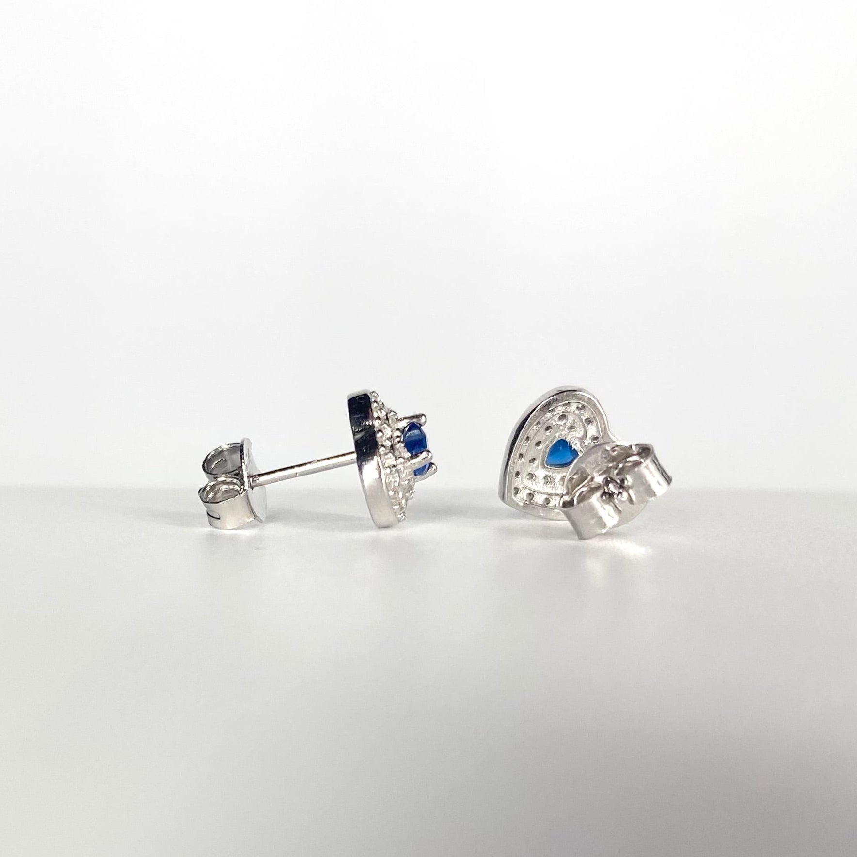 Cercei inima zirconii si piatra albastra Bijuterii din argint Bijuterii din aur Cercei Bratari Pandantive Coliere Bijuterii de lux Bijuterii pentru ocazii speciale Cadouri bijuterii Bijuterii pentru nunti Bijuterii pentru femei
Bijuterii din pietre semipretioase Accesorii bijuterii Reduceri bijuterii
Bijuterii femei  Bijuterii argint925 Inel argint Inel cu perle Bijuterii mireasa
Bijuterii moderne Inele logodna Accesorii femei Outfit Cadou 1 Martie Cadou ziua indragostitilor Idei Cadouri Valentine’s Day 