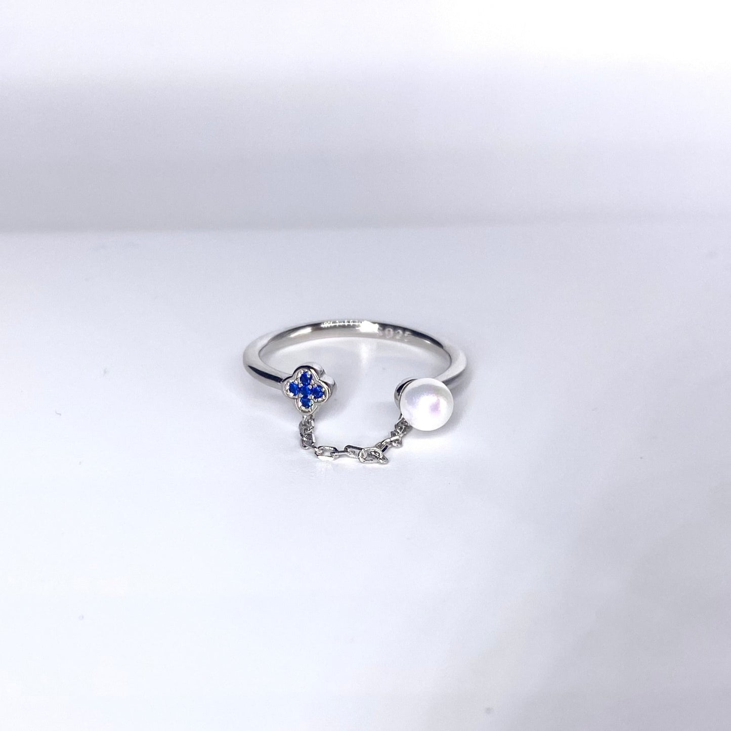 Inel perla trifoi albastru lant Bijuterii din argint Bijuterii din aur Cercei Bratari Pandantive Coliere Bijuterii de lux Bijuterii pentru ocazii speciale Cadouri bijuterii Bijuterii pentru nunti Bijuterii pentru femei
Bijuterii din pietre semipretioase Accesorii bijuterii Reduceri bijuterii
Bijuterii femei  Bijuterii argint925 Inel argint Inel cu perle Bijuterii mireasa
Bijuterii moderne Inele logodna Accesorii femei Outfit Cadou 1 Martie Cadou ziua indragostitilor Idei Cadouri Valentine’s Day 