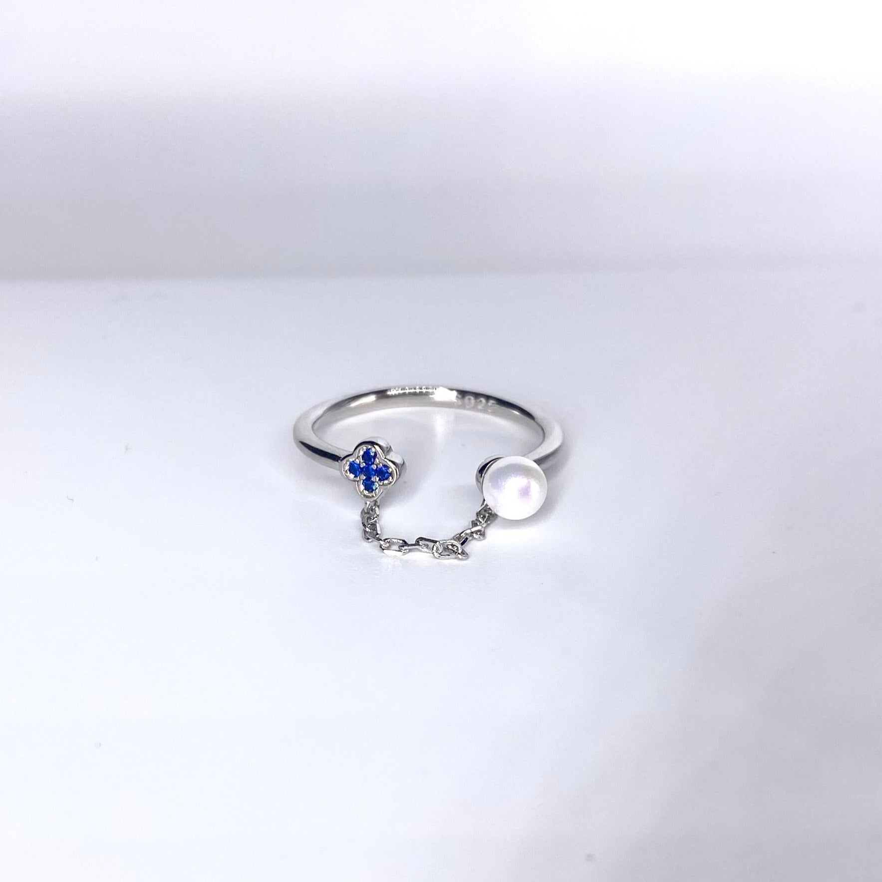 Inel perla trifoi albastru lant Bijuterii din argint Bijuterii din aur Cercei Bratari Pandantive Coliere Bijuterii de lux Bijuterii pentru ocazii speciale Cadouri bijuterii Bijuterii pentru nunti Bijuterii pentru femei
Bijuterii din pietre semipretioase Accesorii bijuterii Reduceri bijuterii
Bijuterii femei  Bijuterii argint925 Inel argint Inel cu perle Bijuterii mireasa
Bijuterii moderne Inele logodna Accesorii femei Outfit Cadou 1 Martie Cadou ziua indragostitilor Idei Cadouri Valentine’s Day 