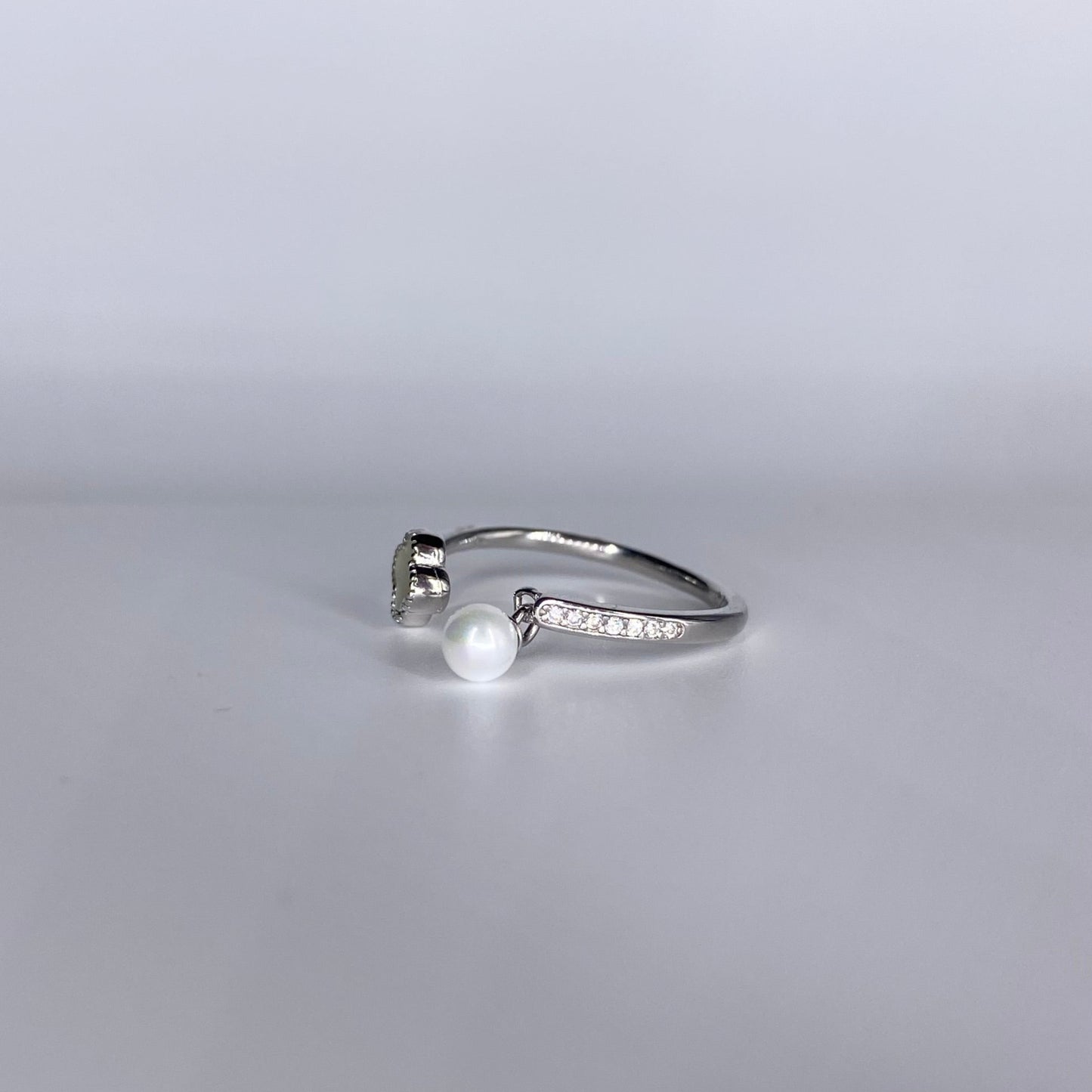 Inel perla si trifoi Bijuterii din argint Bijuterii din aur Cercei Bratari Pandantive Coliere Bijuterii de lux Bijuterii pentru ocazii speciale Cadouri bijuterii Bijuterii pentru nunti Bijuterii pentru femei
Bijuterii din pietre semipretioase Accesorii bijuterii Reduceri bijuterii
Bijuterii femei  Bijuterii argint925 Inel argint Inel cu perle Bijuterii mireasa
Bijuterii moderne Inele logodna Accesorii femei Outfit Cadou 1 Martie Cadou ziua indragostitilor Idei Cadouri Valentine’s Day 