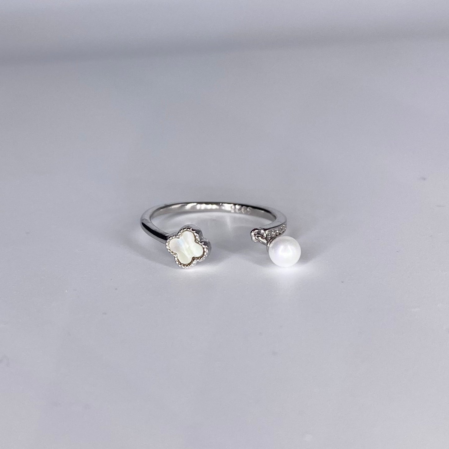 Inel perla si trifoi Bijuterii din argint Bijuterii din aur Cercei Bratari Pandantive Coliere Bijuterii de lux Bijuterii pentru ocazii speciale Cadouri bijuterii Bijuterii pentru nunti Bijuterii pentru femei
Bijuterii din pietre semipretioase Accesorii bijuterii Reduceri bijuterii
Bijuterii femei  Bijuterii argint925 Inel argint Inel cu perle Bijuterii mireasa
Bijuterii moderne Inele logodna Accesorii femei Outfit Cadou 1 Martie Cadou ziua indragostitilor Idei Cadouri Valentine’s Day 