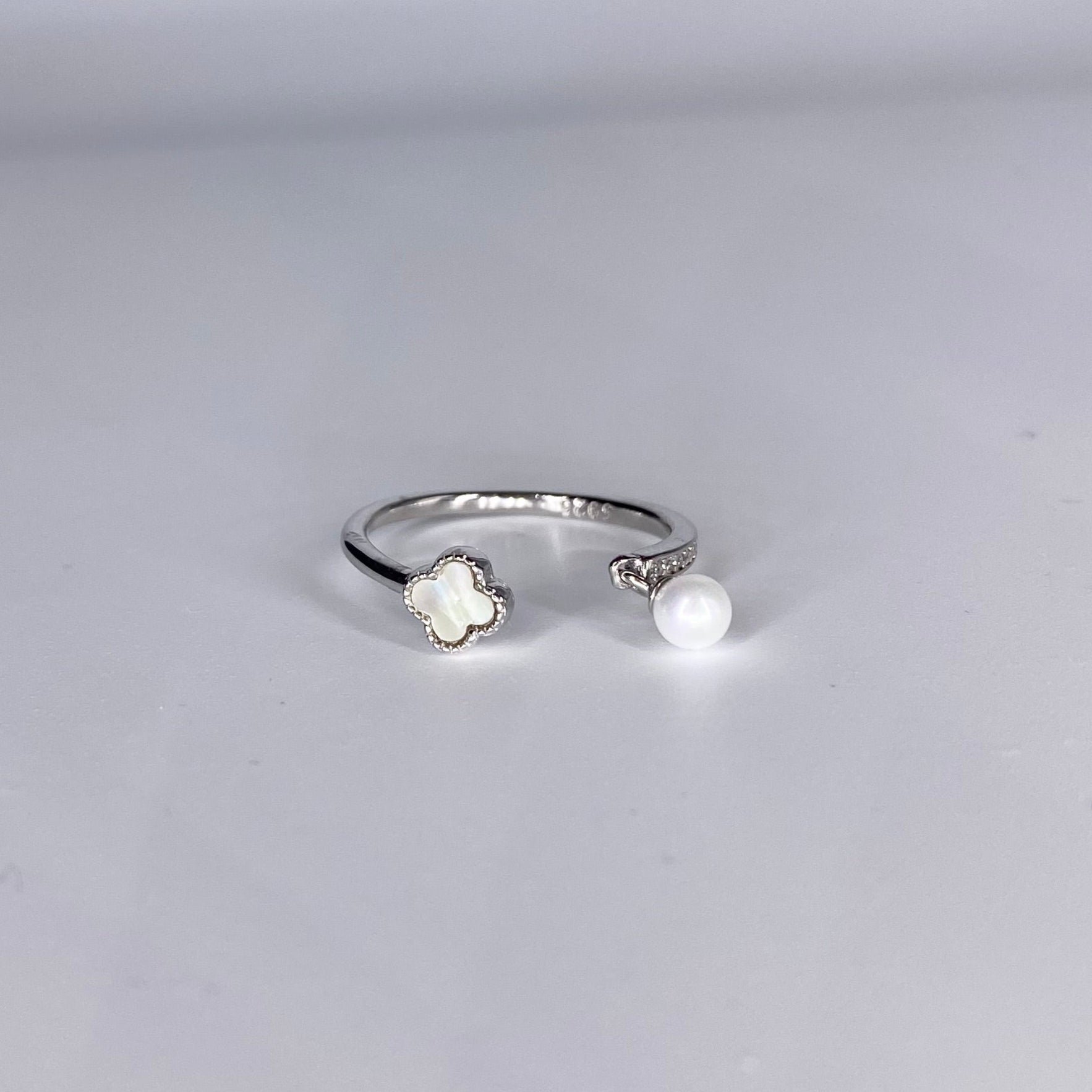 Inel perla si trifoi Bijuterii din argint Bijuterii din aur Cercei Bratari Pandantive Coliere Bijuterii de lux Bijuterii pentru ocazii speciale Cadouri bijuterii Bijuterii pentru nunti Bijuterii pentru femei
Bijuterii din pietre semipretioase Accesorii bijuterii Reduceri bijuterii
Bijuterii femei  Bijuterii argint925 Inel argint Inel cu perle Bijuterii mireasa
Bijuterii moderne Inele logodna Accesorii femei Outfit Cadou 1 Martie Cadou ziua indragostitilor Idei Cadouri Valentine’s Day 