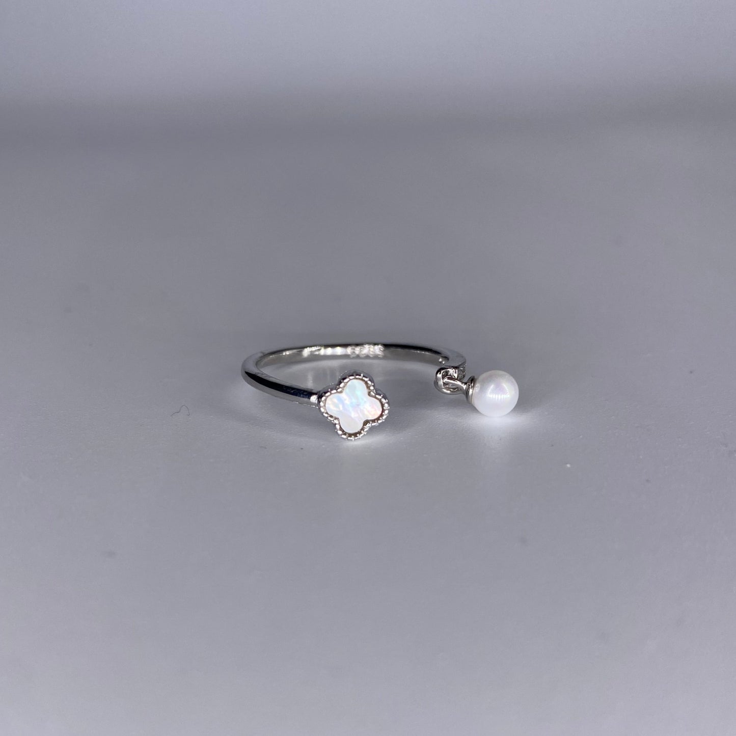 Inel perla si trifoi Bijuterii din argint Bijuterii din aur Cercei Bratari Pandantive Coliere Bijuterii de lux Bijuterii pentru ocazii speciale Cadouri bijuterii Bijuterii pentru nunti Bijuterii pentru femei
Bijuterii din pietre semipretioase Accesorii bijuterii Reduceri bijuterii
Bijuterii femei  Bijuterii argint925 Inel argint Inel cu perle Bijuterii mireasa
Bijuterii moderne Inele logodna Accesorii femei Outfit Cadou 1 Martie Cadou ziua indragostitilor Idei Cadouri Valentine’s Day 