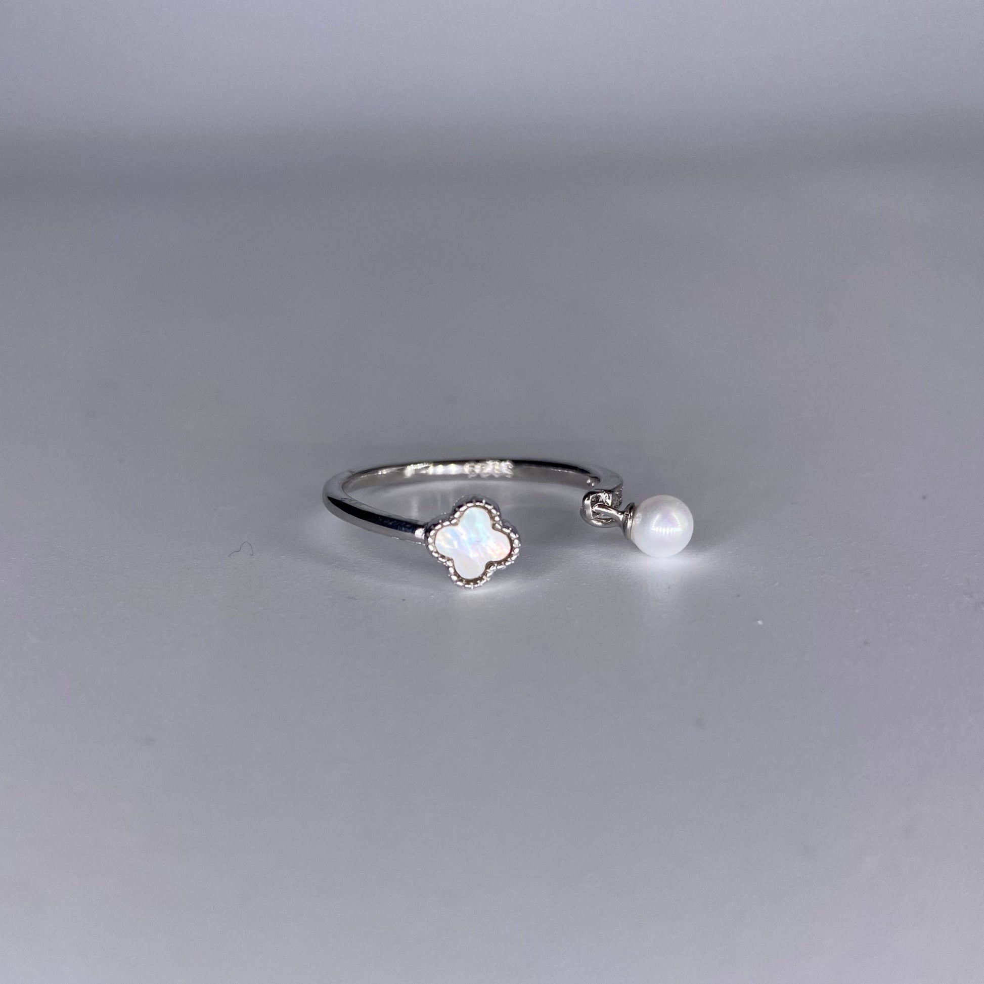 Inel perla si trifoi Bijuterii din argint Bijuterii din aur Cercei Bratari Pandantive Coliere Bijuterii de lux Bijuterii pentru ocazii speciale Cadouri bijuterii Bijuterii pentru nunti Bijuterii pentru femei
Bijuterii din pietre semipretioase Accesorii bijuterii Reduceri bijuterii
Bijuterii femei  Bijuterii argint925 Inel argint Inel cu perle Bijuterii mireasa
Bijuterii moderne Inele logodna Accesorii femei Outfit Cadou 1 Martie Cadou ziua indragostitilor Idei Cadouri Valentine’s Day 