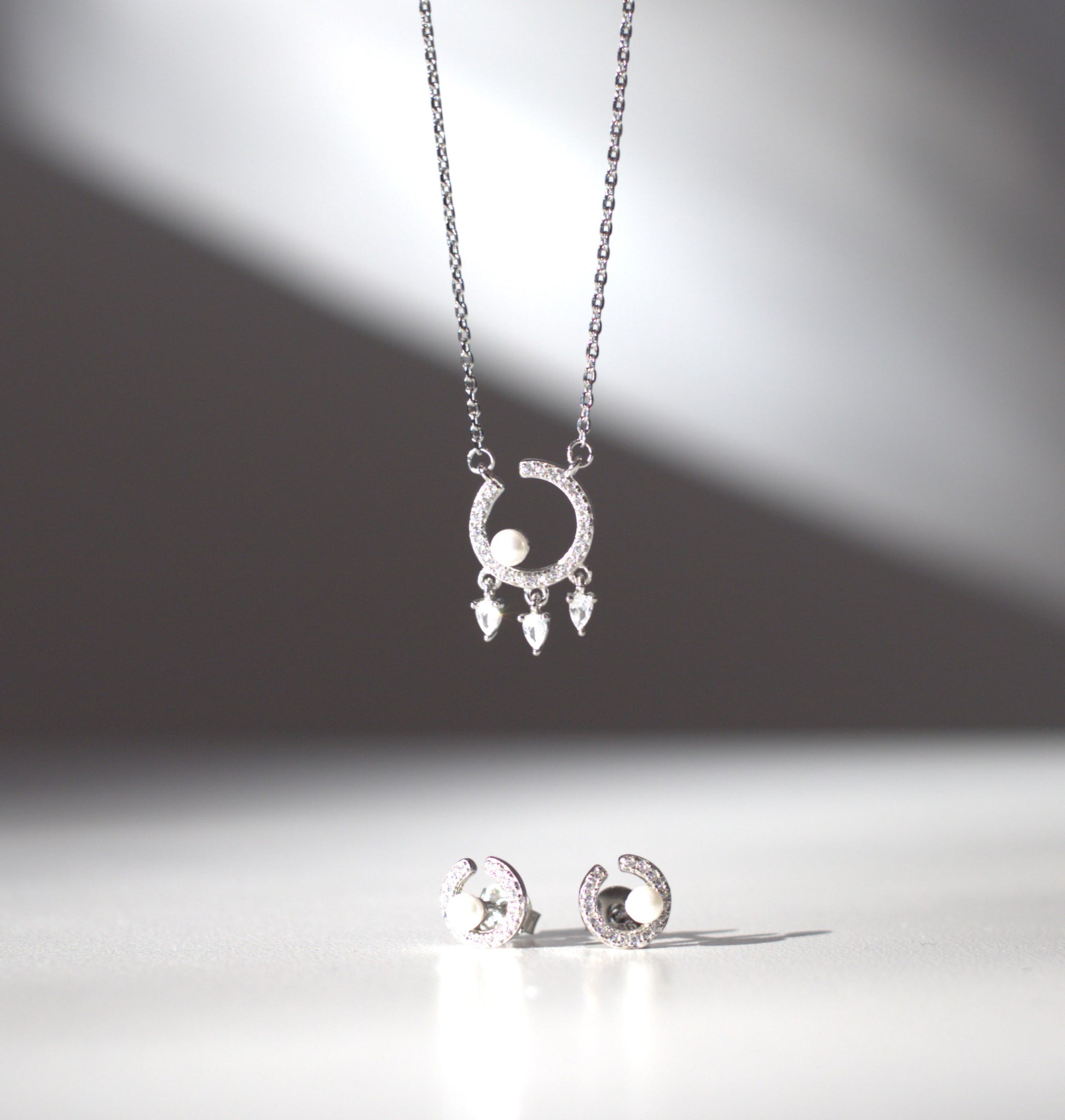 Set dreamcatcher zirconii si perle Bijuterii din argint Bijuterii din aur Cercei Bratari Pandantive Coliere Bijuterii de lux Bijuterii pentru ocazii speciale Cadouri bijuterii Bijuterii pentru nunti Bijuterii pentru femei
Bijuterii din pietre semipretioase Accesorii bijuterii Reduceri bijuterii
Bijuterii femei  Bijuterii argint925 Inel argint Inel cu perle Bijuterii mireasa
Bijuterii moderne Inele logodna Accesorii femei Outfit Cadou 1 Martie Cadou ziua indragostitilor Idei Cadouri Valentine’s Day 