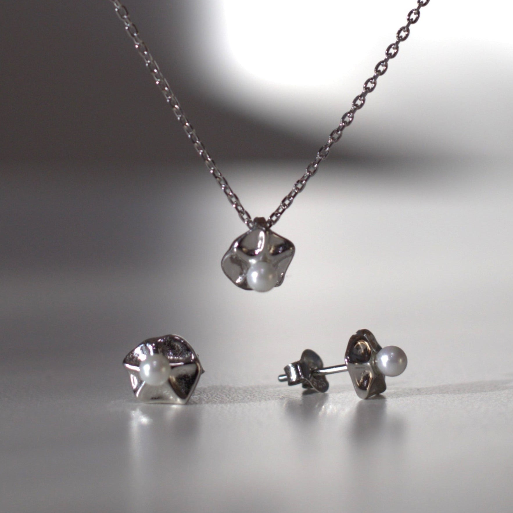 Set floare stilizata perla si perle Bijuterii din argint Bijuterii din aur Cercei Bratari Pandantive Coliere Bijuterii de lux Bijuterii pentru ocazii speciale Cadouri bijuterii Bijuterii pentru nunti Bijuterii pentru femei
Bijuterii din pietre semipretioase Accesorii bijuterii Reduceri bijuterii
Bijuterii femei  Bijuterii argint925 Inel argint Inel cu perle Bijuterii mireasa
Bijuterii moderne Inele logodna Accesorii femei Outfit Cadou 1 Martie Cadou ziua indragostitilor Idei Cadouri Valentine’s Day 