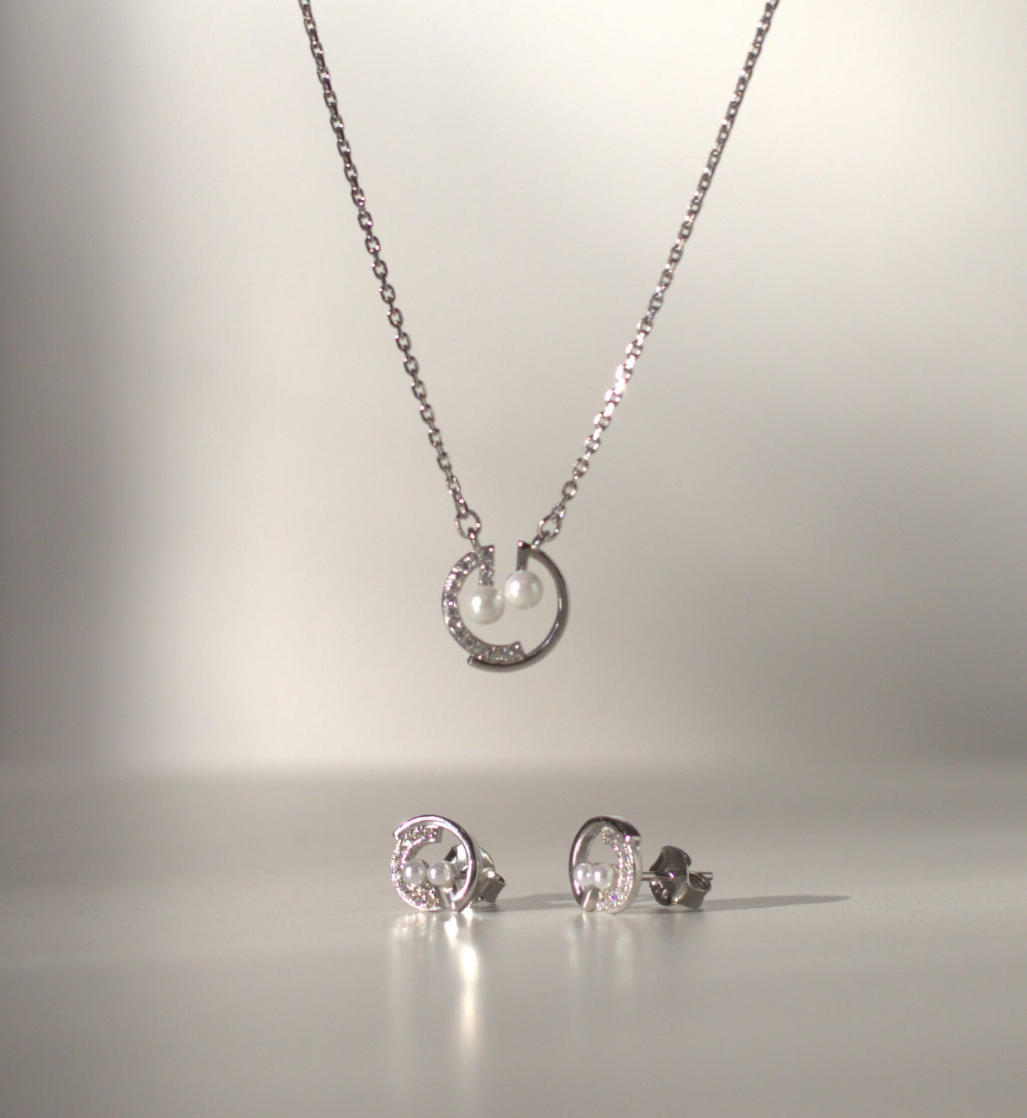 Set zirconii si 2 perle Bijuterii din argint Bijuterii din aur Cercei Bratari Pandantive Coliere Bijuterii de lux Bijuterii pentru ocazii speciale Cadouri bijuterii Bijuterii pentru nunti Bijuterii pentru femei
Bijuterii din pietre semipretioase Accesorii bijuterii Reduceri bijuterii
Bijuterii femei  Bijuterii argint925 Inel argint Inel cu perle Bijuterii mireasa
Bijuterii moderne Inele logodna Accesorii femei Outfit Cadou 1 Martie Cadou ziua indragostitilor Idei Cadouri Valentine’s Day 