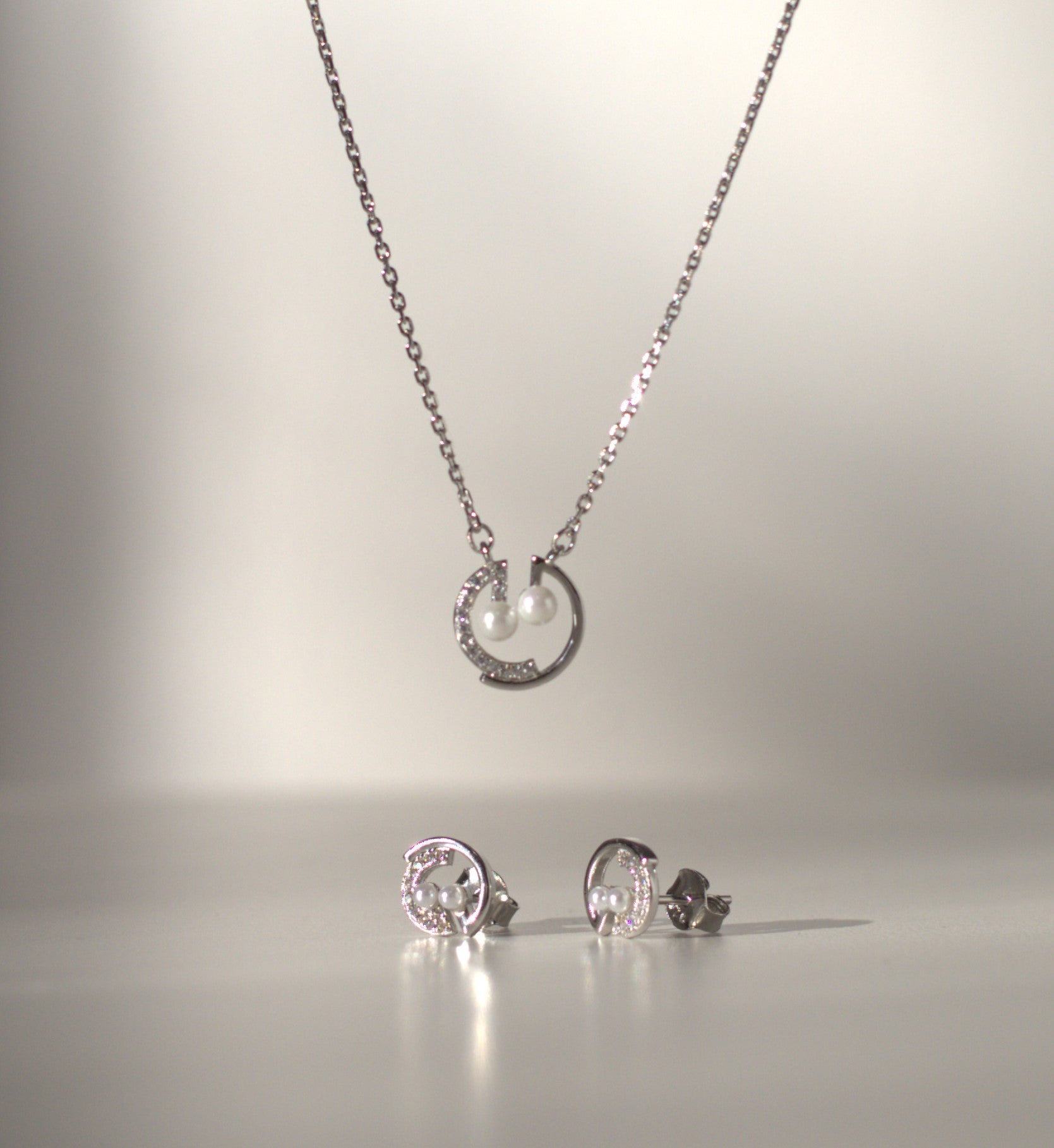 Set zirconii si 2 perle Bijuterii din argint Bijuterii din aur Cercei Bratari Pandantive Coliere Bijuterii de lux Bijuterii pentru ocazii speciale Cadouri bijuterii Bijuterii pentru nunti Bijuterii pentru femei
Bijuterii din pietre semipretioase Accesorii bijuterii Reduceri bijuterii
Bijuterii femei  Bijuterii argint925 Inel argint Inel cu perle Bijuterii mireasa
Bijuterii moderne Inele logodna Accesorii femei Outfit Cadou 1 Martie Cadou ziua indragostitilor Idei Cadouri Valentine’s Day 