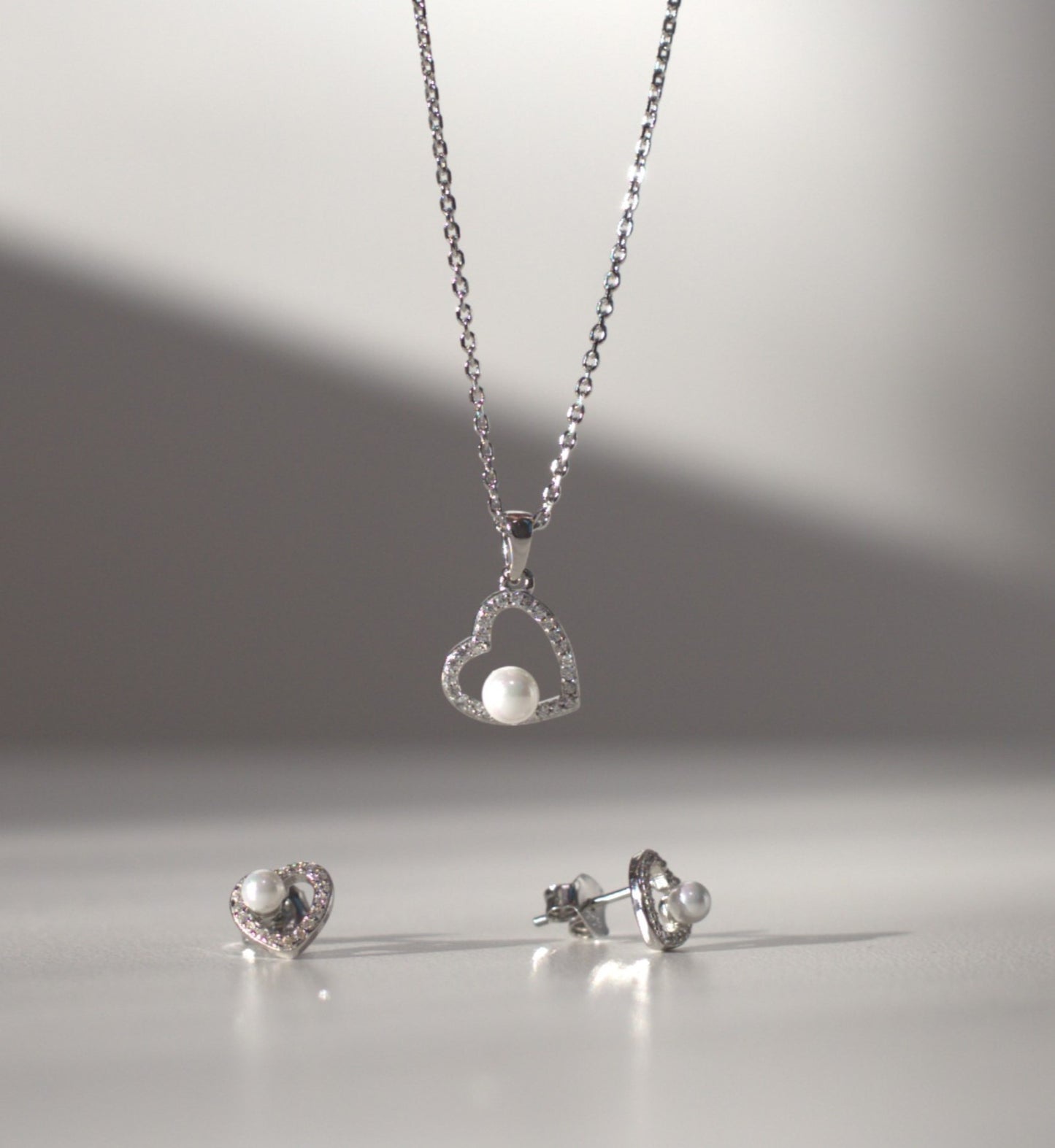 Set inima zirconii si perla Bijuterii din argint Bijuterii din aur Cercei Bratari Pandantive Coliere Bijuterii de lux Bijuterii pentru ocazii speciale Cadouri bijuterii Bijuterii pentru nunti Bijuterii pentru femei
Bijuterii din pietre semipretioase Accesorii bijuterii Reduceri bijuterii
Bijuterii femei  Bijuterii argint925 Inel argint Inel cu perle Bijuterii mireasa
Bijuterii moderne Inele logodna Accesorii femei Outfit Cadou 1 Martie Cadou ziua indragostitilor Idei Cadouri Valentine’s Day 