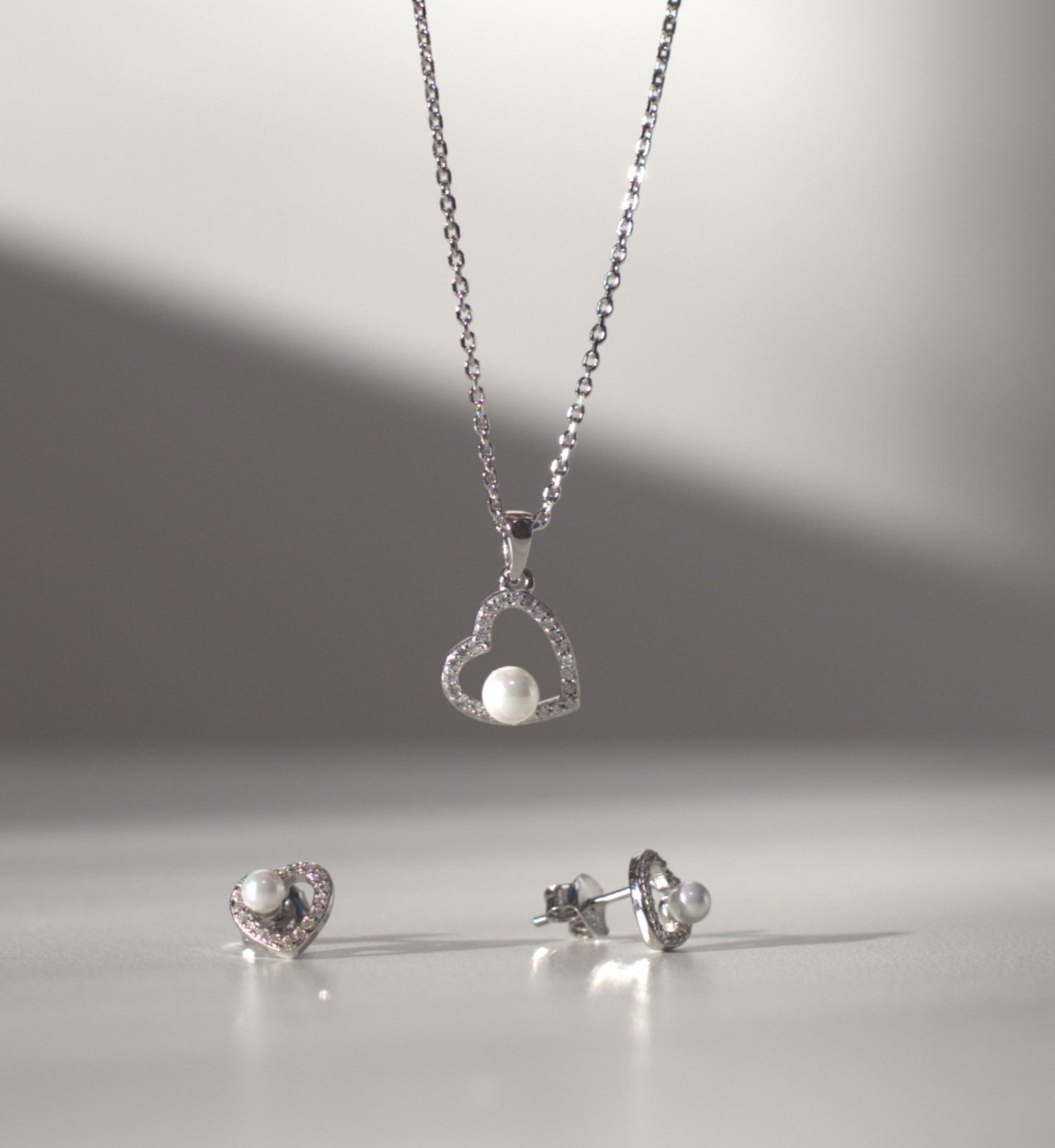 Set inima zirconii si perla Bijuterii din argint Bijuterii din aur Cercei Bratari Pandantive Coliere Bijuterii de lux Bijuterii pentru ocazii speciale Cadouri bijuterii Bijuterii pentru nunti Bijuterii pentru femei
Bijuterii din pietre semipretioase Accesorii bijuterii Reduceri bijuterii
Bijuterii femei  Bijuterii argint925 Inel argint Inel cu perle Bijuterii mireasa
Bijuterii moderne Inele logodna Accesorii femei Outfit Cadou 1 Martie Cadou ziua indragostitilor Idei Cadouri Valentine’s Day 