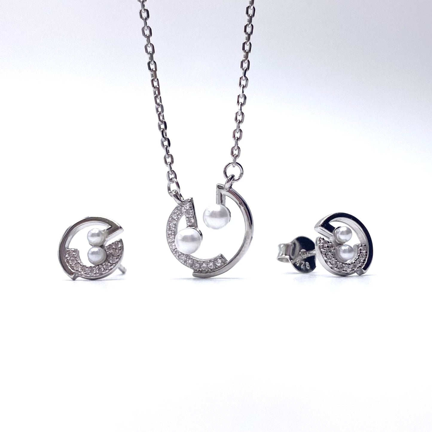 Set zirconii si 2 perle Bijuterii din argint Bijuterii din aur Cercei Bratari Pandantive Coliere Bijuterii de lux Bijuterii pentru ocazii speciale Cadouri bijuterii Bijuterii pentru nunti Bijuterii pentru femei
Bijuterii din pietre semipretioase Accesorii bijuterii Reduceri bijuterii
Bijuterii femei  Bijuterii argint925 Inel argint Inel cu perle Bijuterii mireasa
Bijuterii moderne Inele logodna Accesorii femei Outfit Cadou 1 Martie Cadou ziua indragostitilor Idei Cadouri Valentine’s Day 