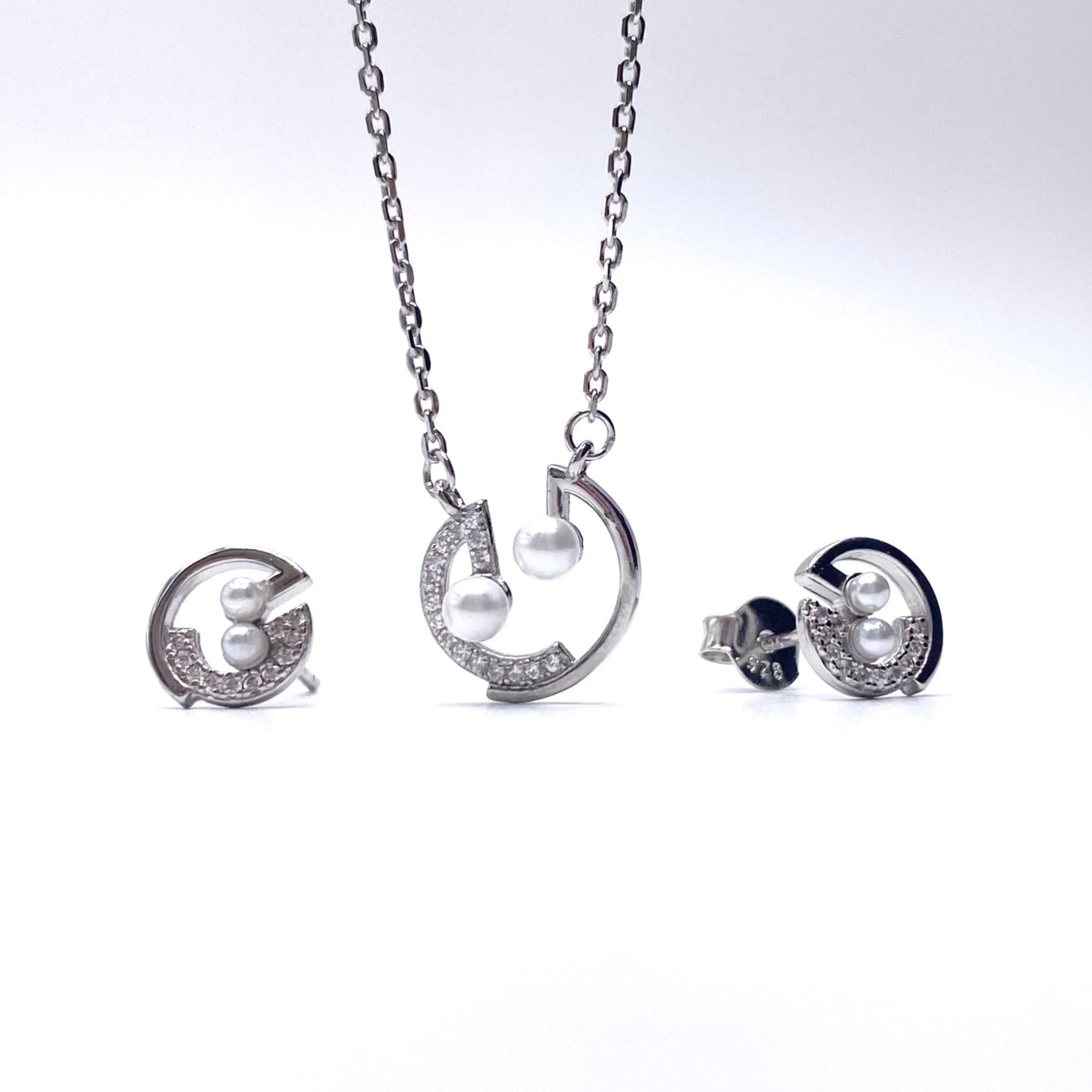 Set zirconii si 2 perle Bijuterii din argint Bijuterii din aur Cercei Bratari Pandantive Coliere Bijuterii de lux Bijuterii pentru ocazii speciale Cadouri bijuterii Bijuterii pentru nunti Bijuterii pentru femei
Bijuterii din pietre semipretioase Accesorii bijuterii Reduceri bijuterii
Bijuterii femei  Bijuterii argint925 Inel argint Inel cu perle Bijuterii mireasa
Bijuterii moderne Inele logodna Accesorii femei Outfit Cadou 1 Martie Cadou ziua indragostitilor Idei Cadouri Valentine’s Day 