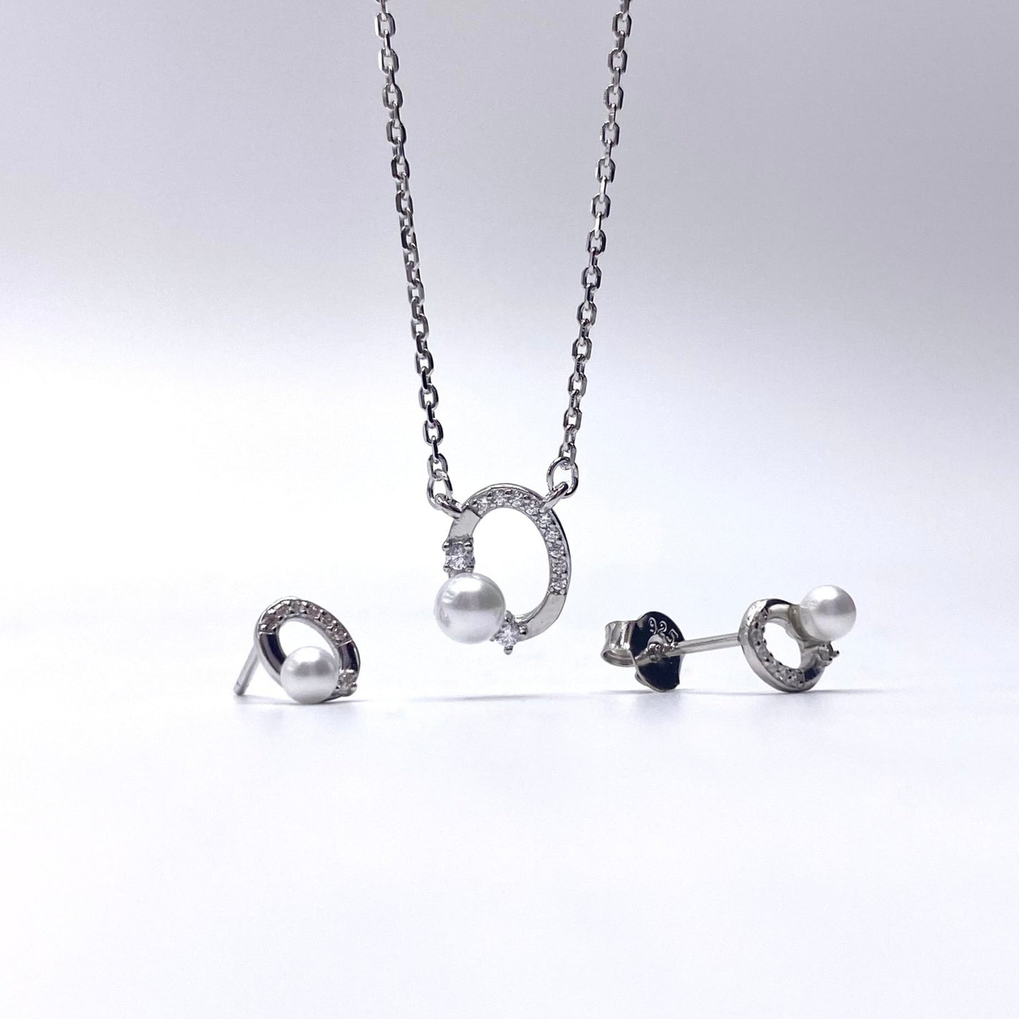 Set oval ziroconii si perla Bijuterii din argint Bijuterii din aur Cercei Bratari Pandantive Coliere Bijuterii de lux Bijuterii pentru ocazii speciale Cadouri bijuterii Bijuterii pentru nunti Bijuterii pentru femei
Bijuterii din pietre semipretioase Accesorii bijuterii Reduceri bijuterii
Bijuterii femei  Bijuterii argint925 Inel argint Inel cu perle Bijuterii mireasa
Bijuterii moderne Inele logodna Accesorii femei Outfit Cadou 1 Martie Cadou ziua indragostitilor Idei Cadouri Valentine's Day