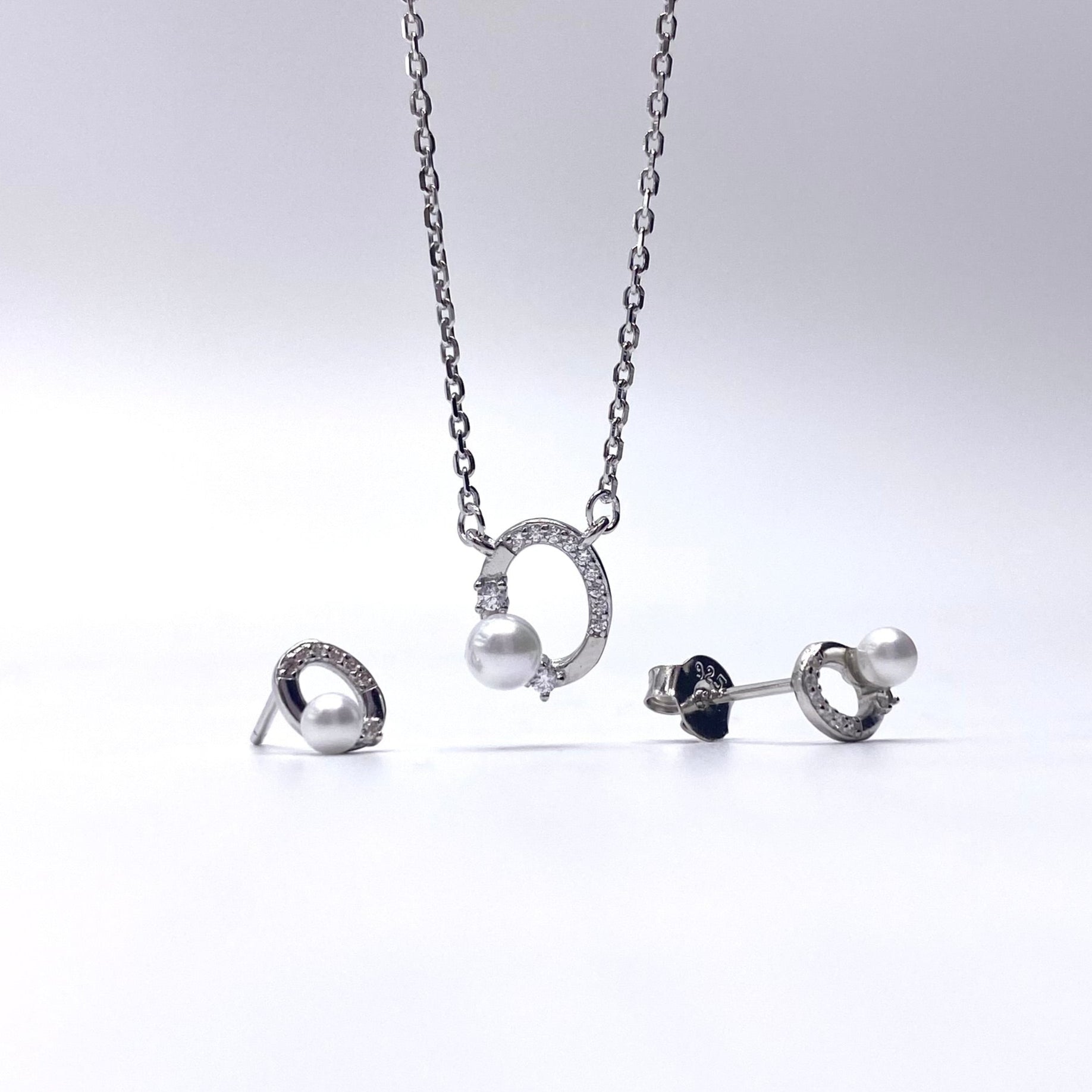 Set oval ziroconii si perla Bijuterii din argint Bijuterii din aur Cercei Bratari Pandantive Coliere Bijuterii de lux Bijuterii pentru ocazii speciale Cadouri bijuterii Bijuterii pentru nunti Bijuterii pentru femei
Bijuterii din pietre semipretioase Accesorii bijuterii Reduceri bijuterii
Bijuterii femei  Bijuterii argint925 Inel argint Inel cu perle Bijuterii mireasa
Bijuterii moderne Inele logodna Accesorii femei Outfit Cadou 1 Martie Cadou ziua indragostitilor Idei Cadouri Valentine's Day