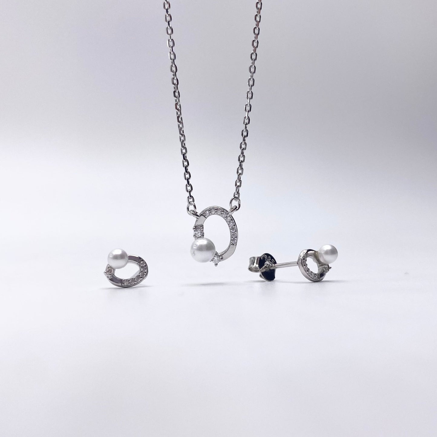 Set cerc perla si zirconiu atarnator Bijuterii din argint Bijuterii din aur Cercei Bratari Pandantive Coliere Bijuterii de lux Bijuterii pentru ocazii speciale Cadouri bijuterii Bijuterii pentru nunti Bijuterii pentru femei
Bijuterii din pietre semipretioase Accesorii bijuterii Reduceri bijuterii
Bijuterii femei  Bijuterii argint925 Inel argint Inel cu perle Bijuterii mireasa
Bijuterii moderne Inele logodna Accesorii femei Outfit Cadou 1 Martie Cadou ziua indragostitilor Idei Cadouri Valentine’s Day 