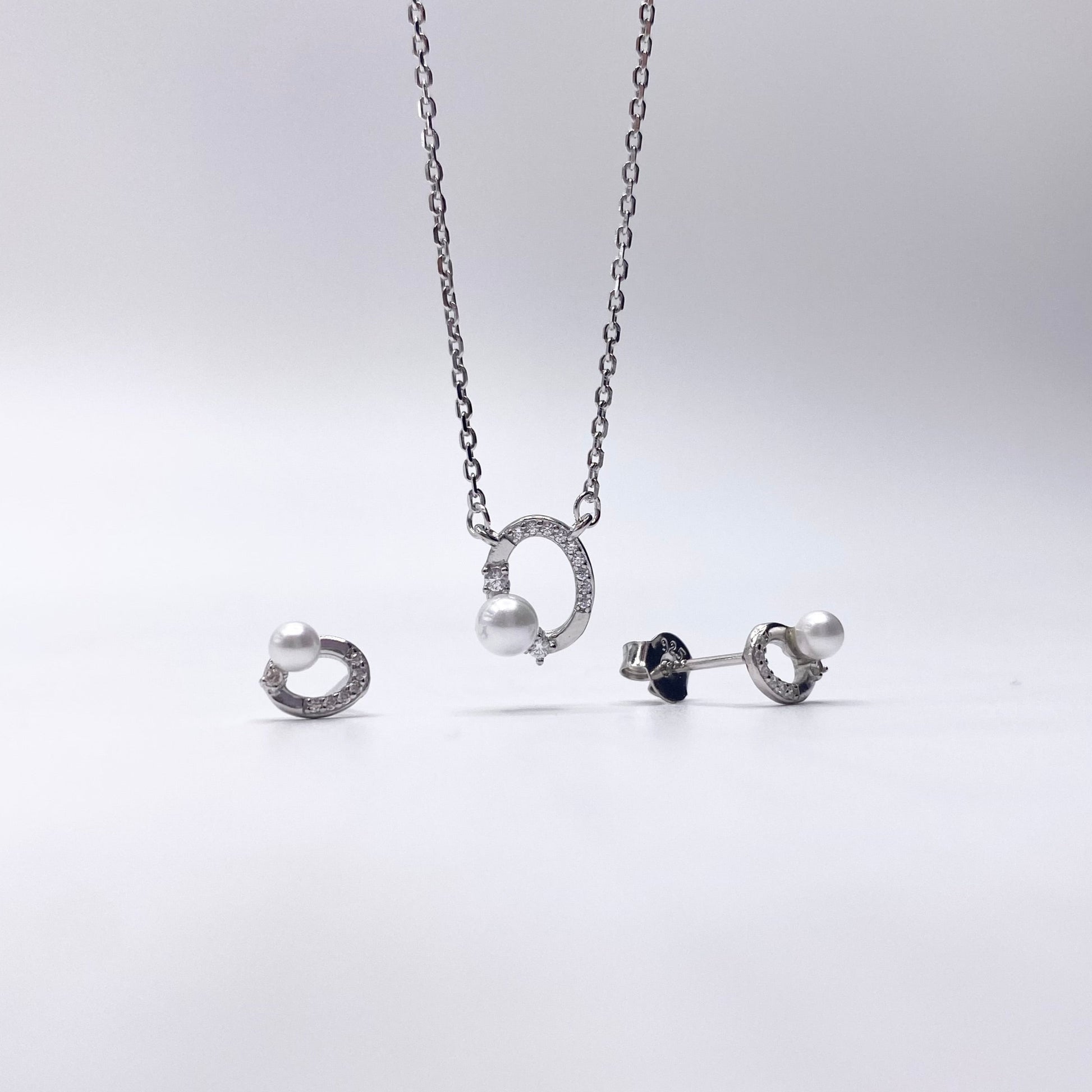 Set cerc perla si zirconiu atarnator Bijuterii din argint Bijuterii din aur Cercei Bratari Pandantive Coliere Bijuterii de lux Bijuterii pentru ocazii speciale Cadouri bijuterii Bijuterii pentru nunti Bijuterii pentru femei
Bijuterii din pietre semipretioase Accesorii bijuterii Reduceri bijuterii
Bijuterii femei  Bijuterii argint925 Inel argint Inel cu perle Bijuterii mireasa
Bijuterii moderne Inele logodna Accesorii femei Outfit Cadou 1 Martie Cadou ziua indragostitilor Idei Cadouri Valentine’s Day 