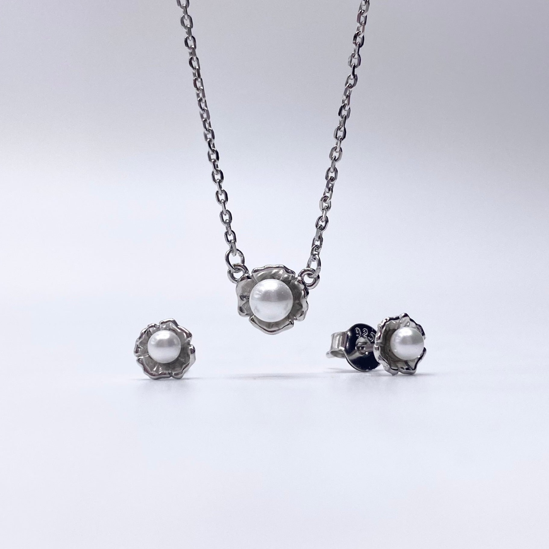 Set floare stilizata mata perla Bijuterii din argint Bijuterii din aur Cercei Bratari Pandantive Coliere Bijuterii de lux Bijuterii pentru ocazii speciale Cadouri bijuterii Bijuterii pentru nunti Bijuterii pentru femei
Bijuterii din pietre semipretioase Accesorii bijuterii Reduceri bijuterii
Bijuterii femei  Bijuterii argint925 Inel argint Inel cu perle Bijuterii mireasa
Bijuterii moderne Inele logodna Accesorii femei Outfit Cadou 1 Martie Cadou ziua indragostitilor Idei Cadouri Valentine’s Day 