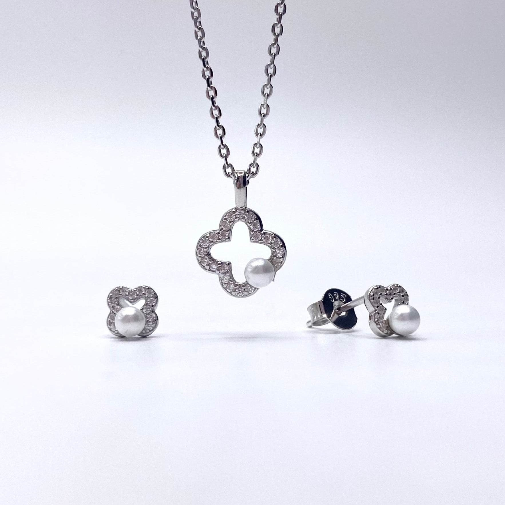 Set trifoi si perla Bijuterii din argint Bijuterii din aur Cercei Bratari Pandantive Coliere Bijuterii de lux Bijuterii pentru ocazii speciale Cadouri bijuterii Bijuterii pentru nunti Bijuterii pentru femei
Bijuterii din pietre semipretioase Accesorii bijuterii Reduceri bijuterii
Bijuterii femei  Bijuterii argint925 Inel argint Inel cu perle Bijuterii mireasa
Bijuterii moderne Inele logodna Accesorii femei Outfit Cadou 1 Martie Cadou ziua indragostitilor Idei Cadouri Valentine’s Day 