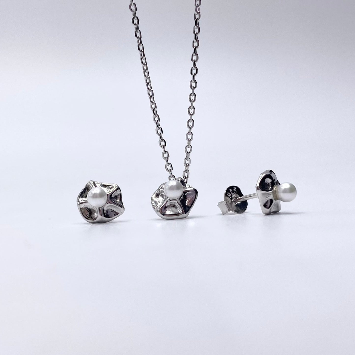 Set floare stilizata perla si perle Bijuterii din argint Bijuterii din aur Cercei Bratari Pandantive Coliere Bijuterii de lux Bijuterii pentru ocazii speciale Cadouri bijuterii Bijuterii pentru nunti Bijuterii pentru femei
Bijuterii din pietre semipretioase Accesorii bijuterii Reduceri bijuterii
Bijuterii femei  Bijuterii argint925 Inel argint Inel cu perle Bijuterii mireasa
Bijuterii moderne Inele logodna Accesorii femei Outfit Cadou 1 Martie Cadou ziua indragostitilor Idei Cadouri Valentine’s Day 