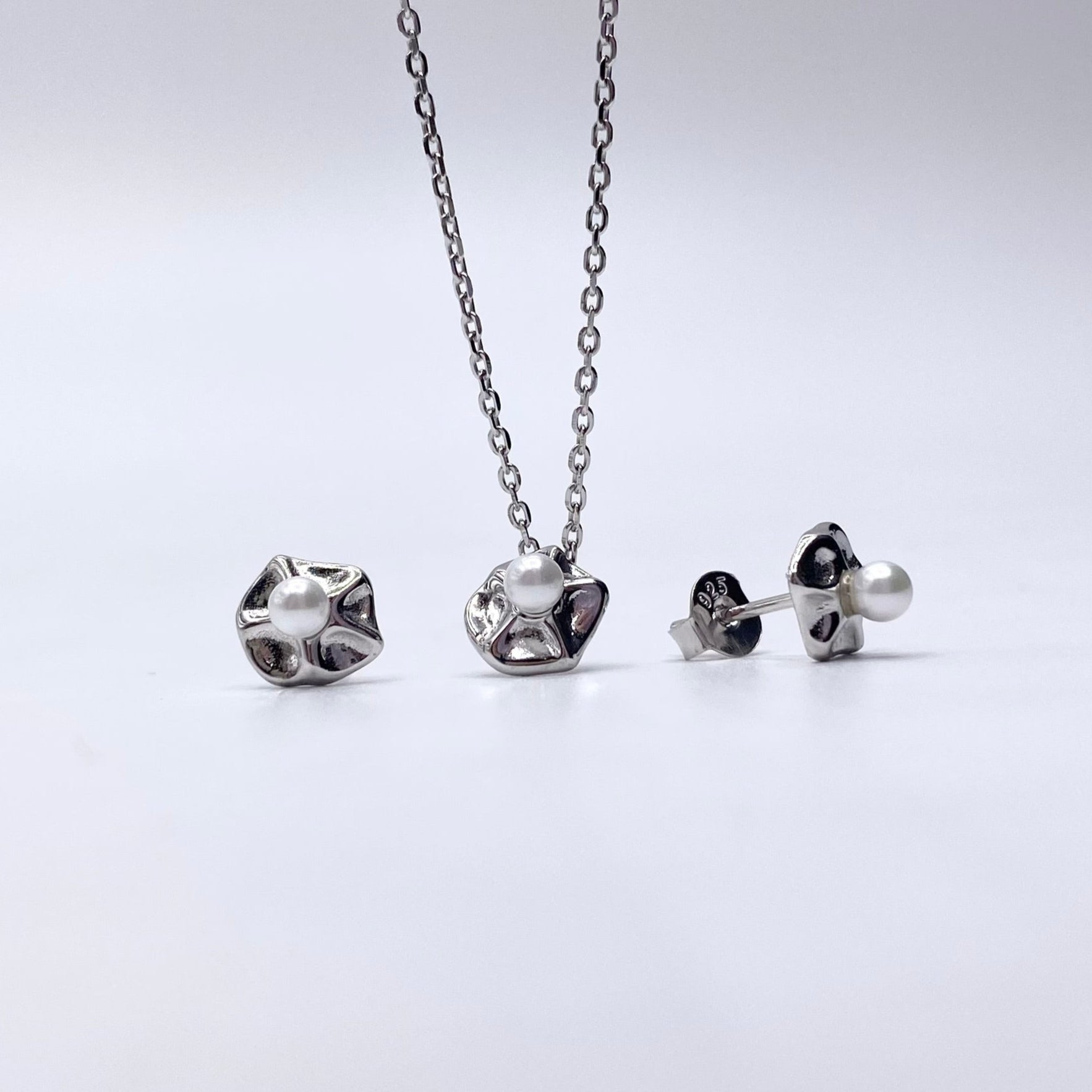 Set floare stilizata perla si perle Bijuterii din argint Bijuterii din aur Cercei Bratari Pandantive Coliere Bijuterii de lux Bijuterii pentru ocazii speciale Cadouri bijuterii Bijuterii pentru nunti Bijuterii pentru femei
Bijuterii din pietre semipretioase Accesorii bijuterii Reduceri bijuterii
Bijuterii femei  Bijuterii argint925 Inel argint Inel cu perle Bijuterii mireasa
Bijuterii moderne Inele logodna Accesorii femei Outfit Cadou 1 Martie Cadou ziua indragostitilor Idei Cadouri Valentine’s Day 