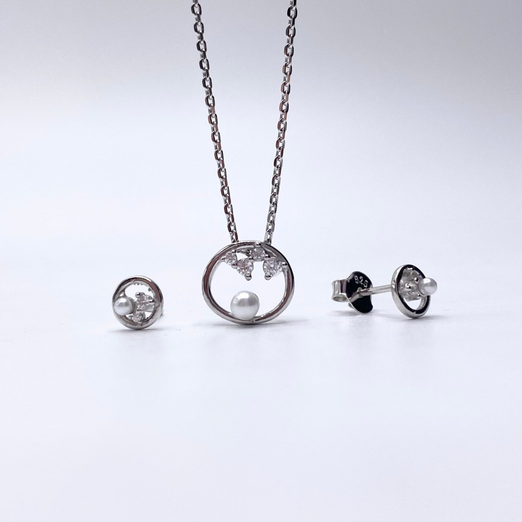 Set galaxie zirconii si perla Bijuterii din argint Bijuterii din aur Cercei Bratari Pandantive Coliere Bijuterii de lux Bijuterii pentru ocazii speciale Cadouri bijuterii Bijuterii pentru nunti Bijuterii pentru femei
Bijuterii din pietre semipretioase Accesorii bijuterii Reduceri bijuterii
Bijuterii femei  Bijuterii argint925 Inel argint Inel cu perle Bijuterii mireasa
Bijuterii moderne Inele logodna Accesorii femei Outfit Cadou 1 Martie Cadou ziua indragostitilor Idei Cadouri Valentine’s Day 